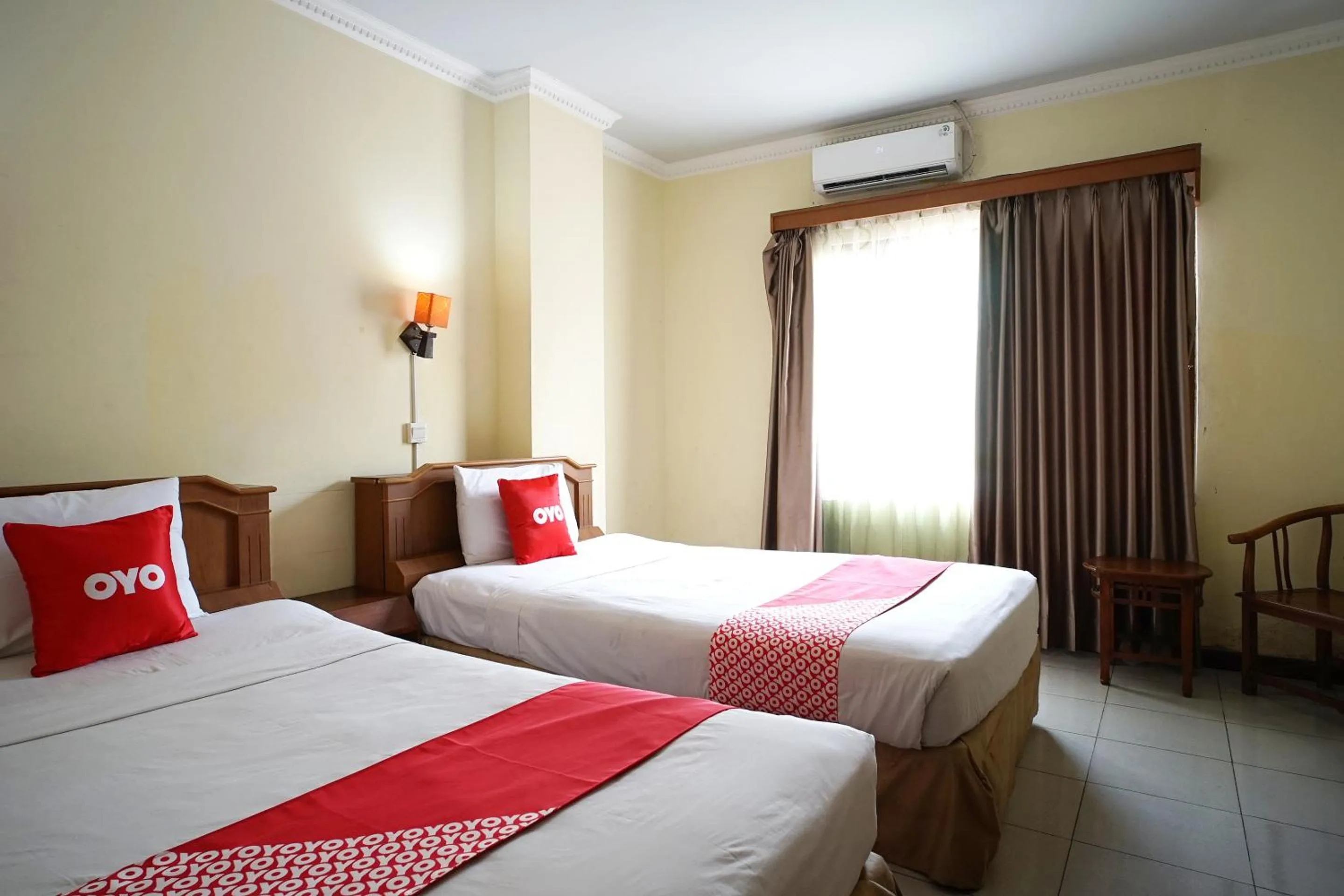 Bedroom, Bed in OYO 2015 Bandara Hotel Balikpapan