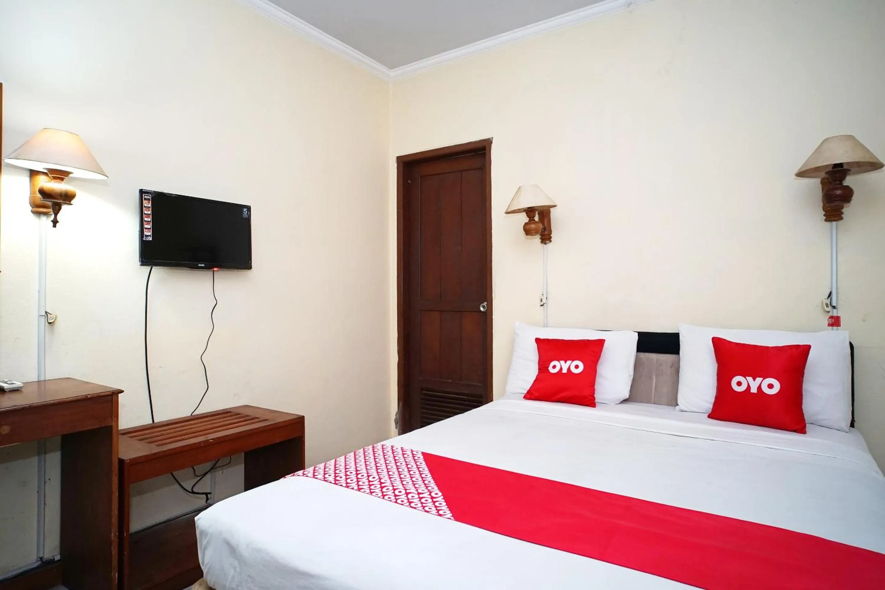 Bedroom, Bed in OYO 2015 Bandara Hotel Balikpapan