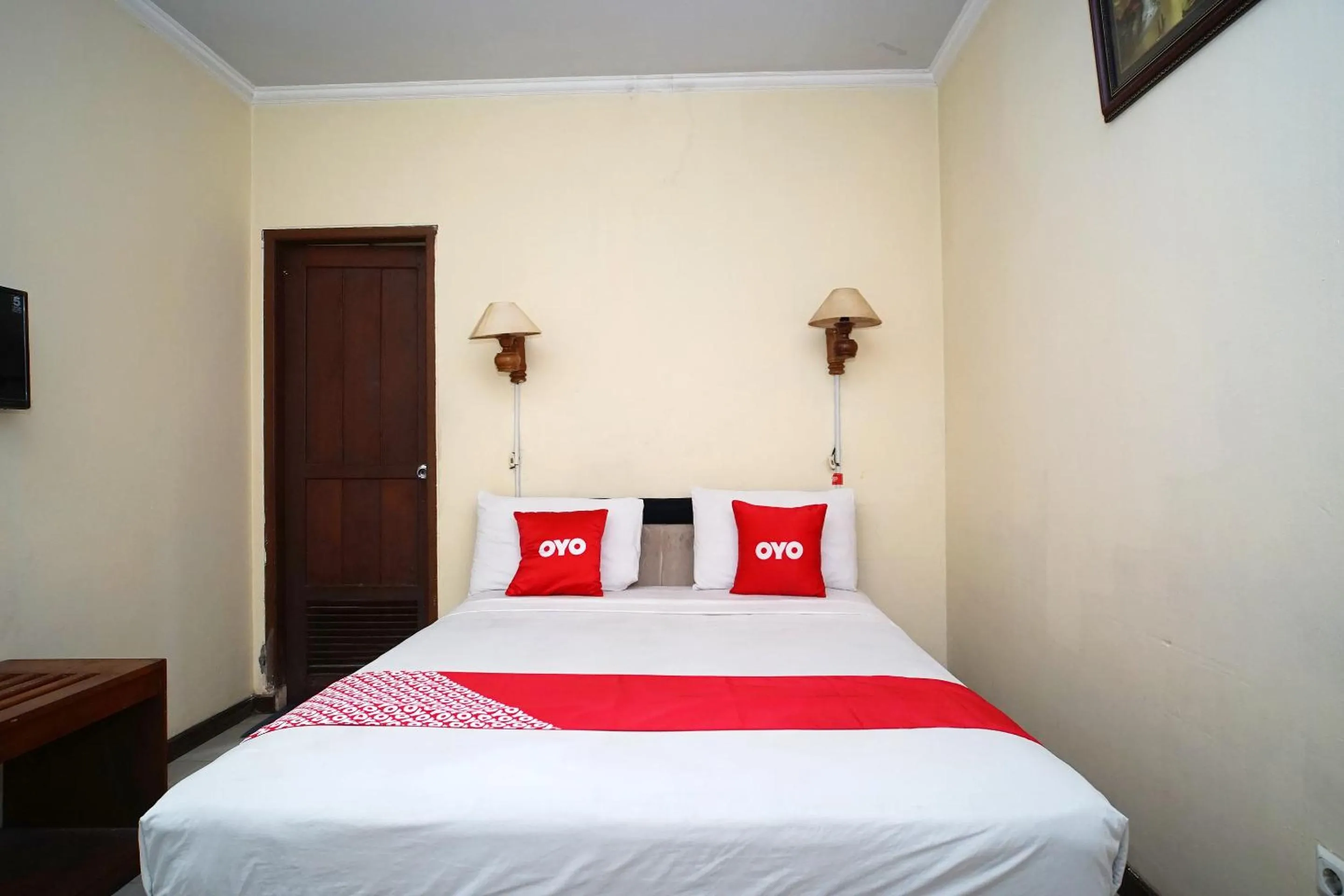 Bedroom, Bed in OYO 2015 Bandara Hotel Balikpapan