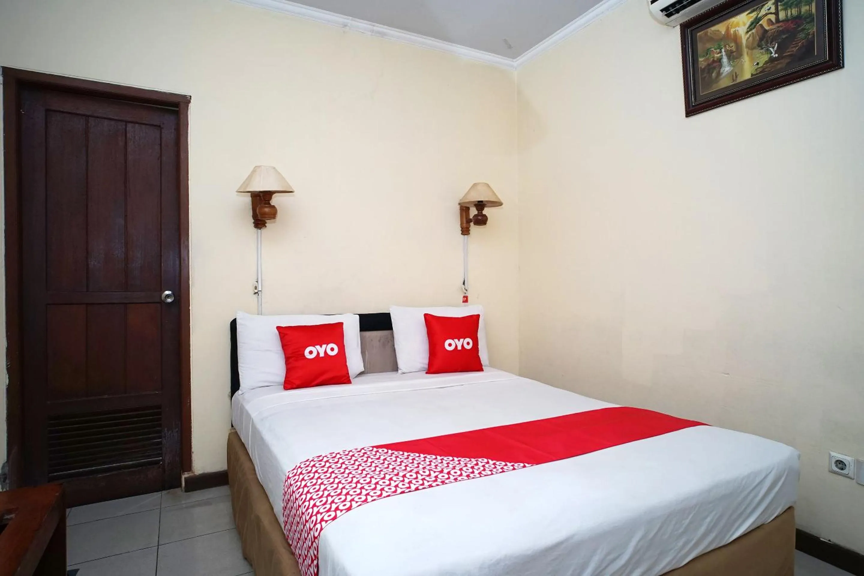 Bedroom, Bed in OYO 2015 Bandara Hotel Balikpapan