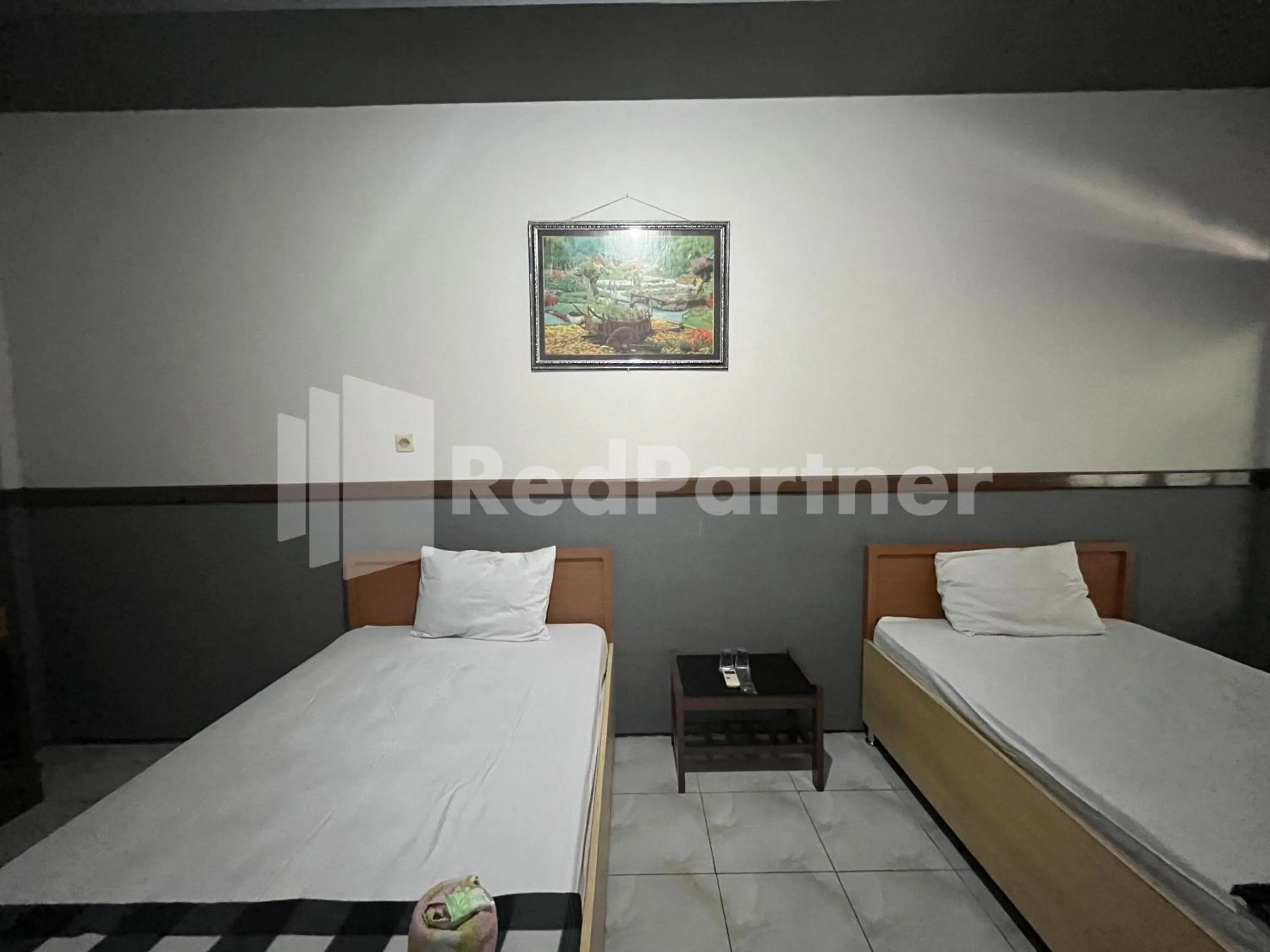 Bedroom, Bed in Hotel Dewi near GOR Merdeka Jombang Mitra RedDoorz