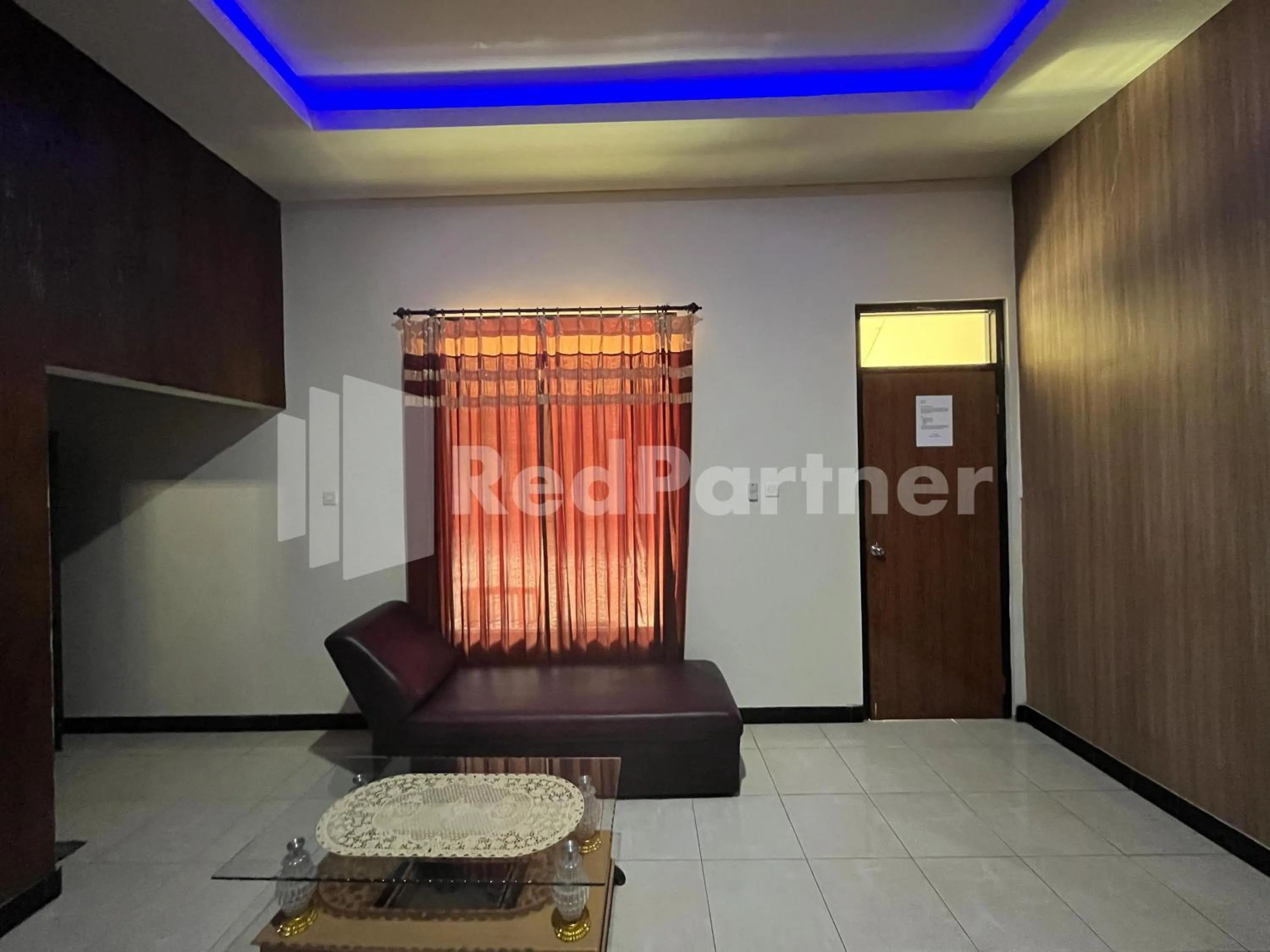 Bedroom in Hotel Dewi near GOR Merdeka Jombang Mitra RedDoorz