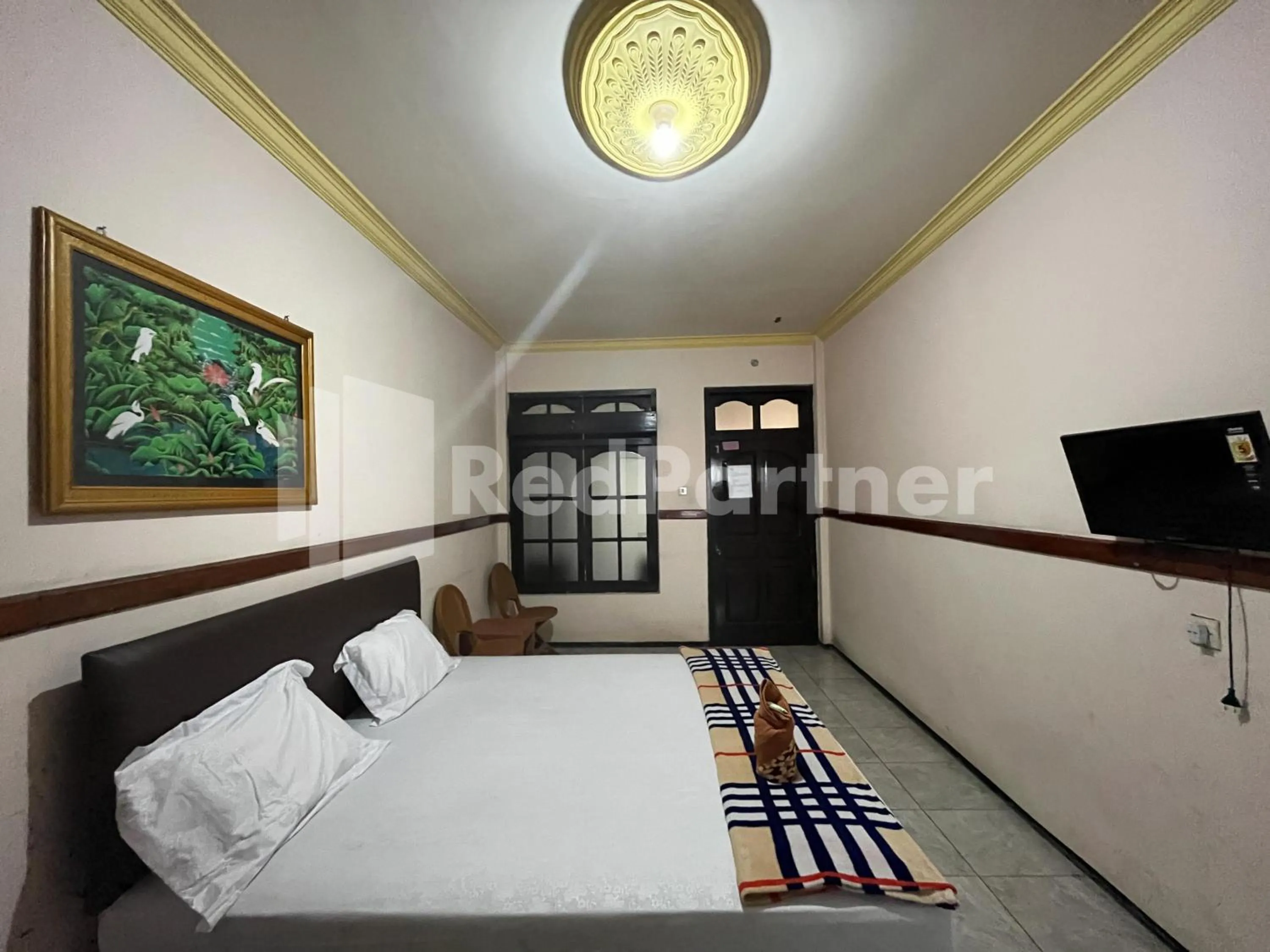 Bedroom, Bed in Hotel Dewi near GOR Merdeka Jombang Mitra RedDoorz