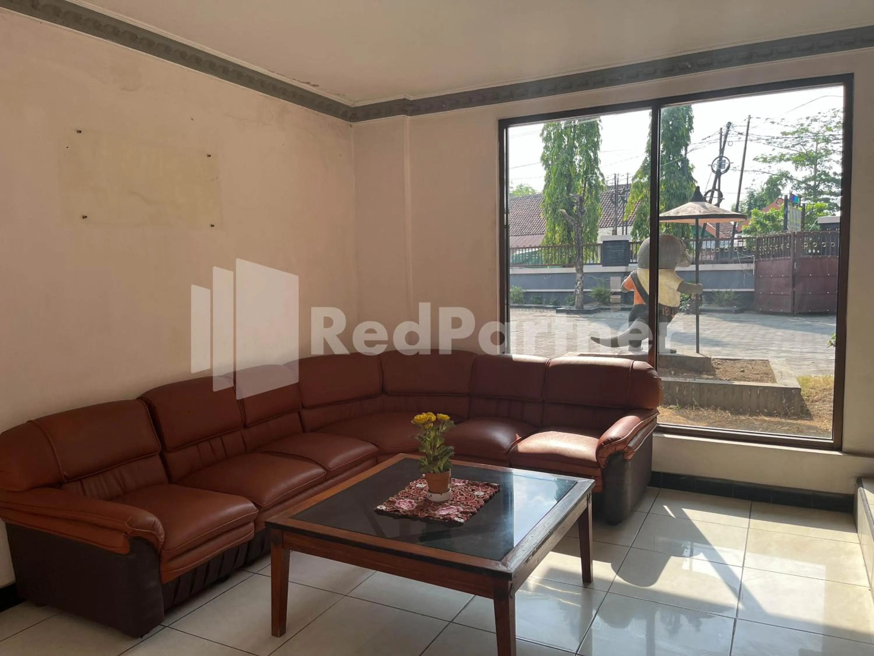 Lobby or reception in Hotel Dewi near GOR Merdeka Jombang Mitra RedDoorz