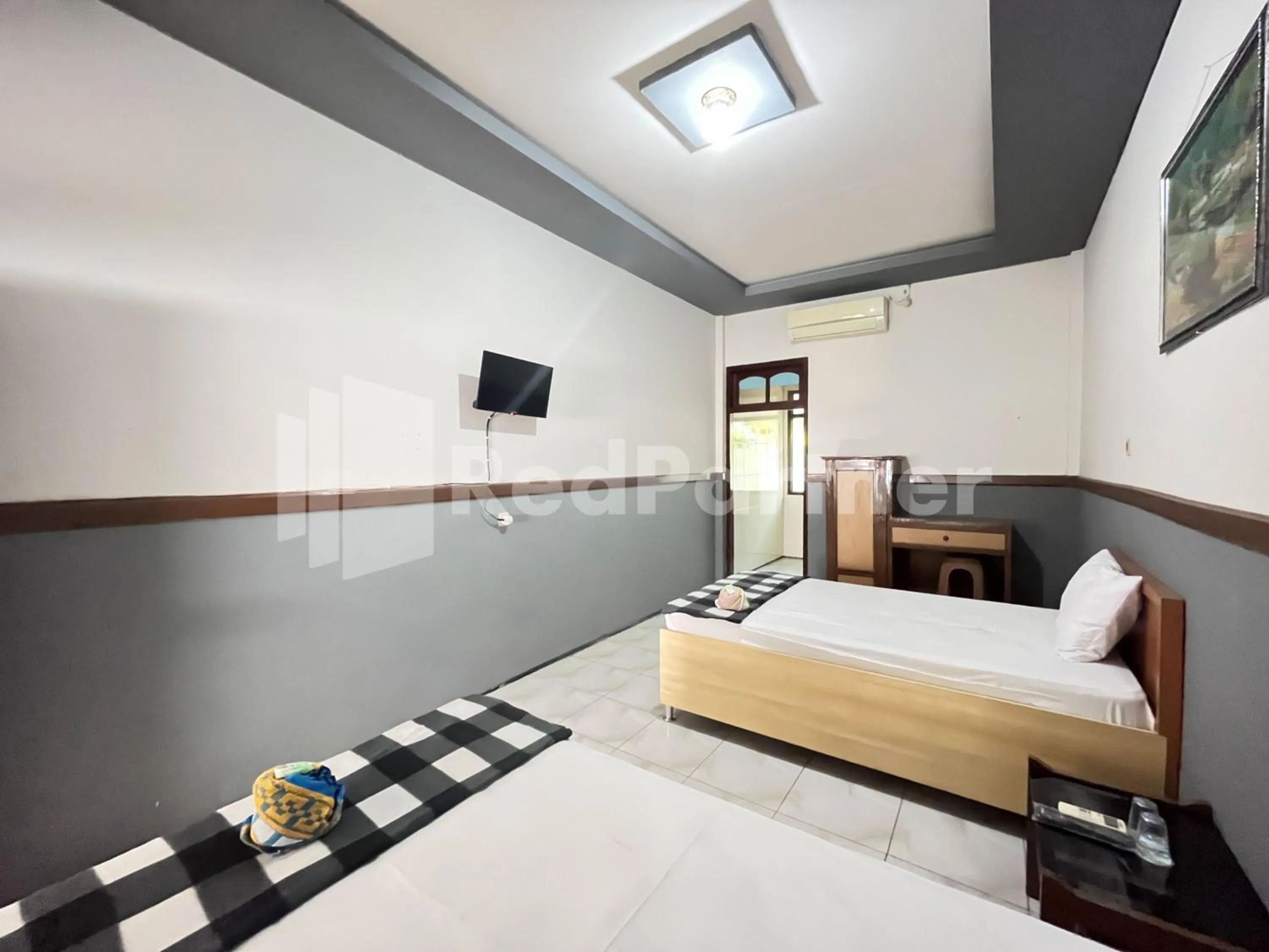 Bedroom, Bed in Hotel Dewi near GOR Merdeka Jombang Mitra RedDoorz