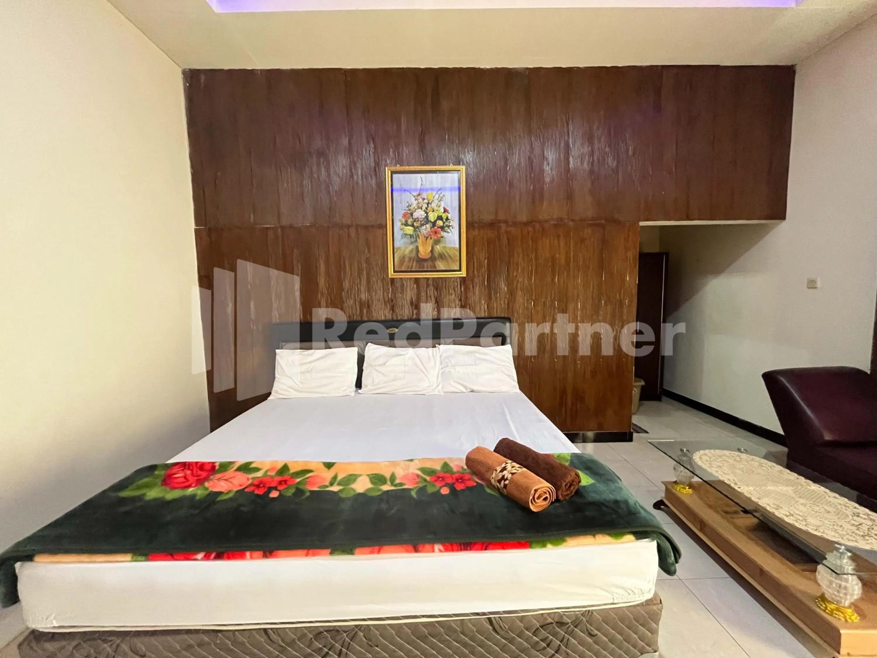 Bedroom, Bed in Hotel Dewi near GOR Merdeka Jombang Mitra RedDoorz