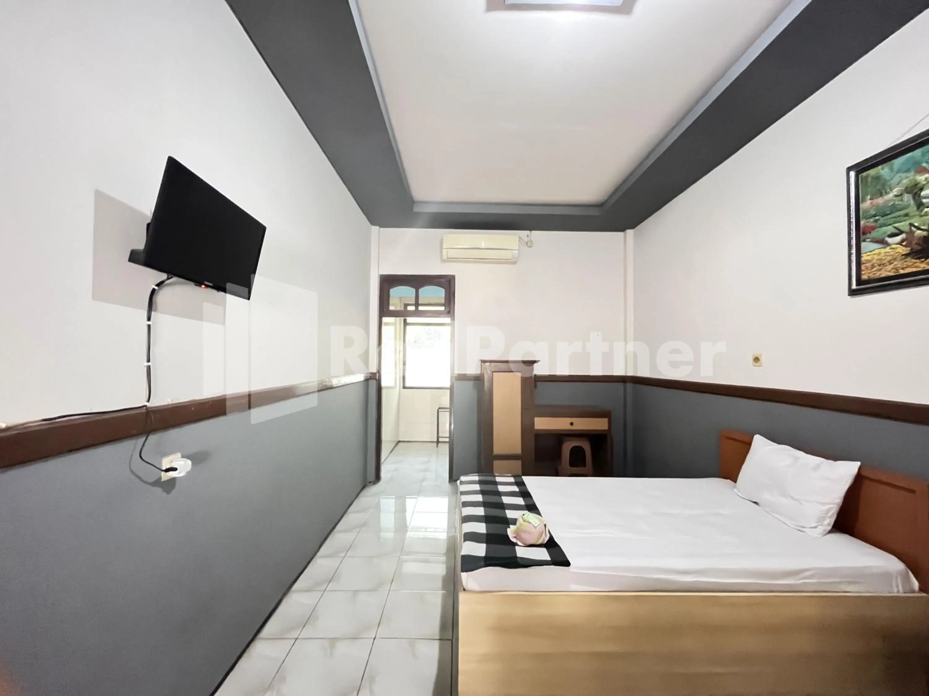 Bedroom in Hotel Dewi near GOR Merdeka Jombang Mitra RedDoorz