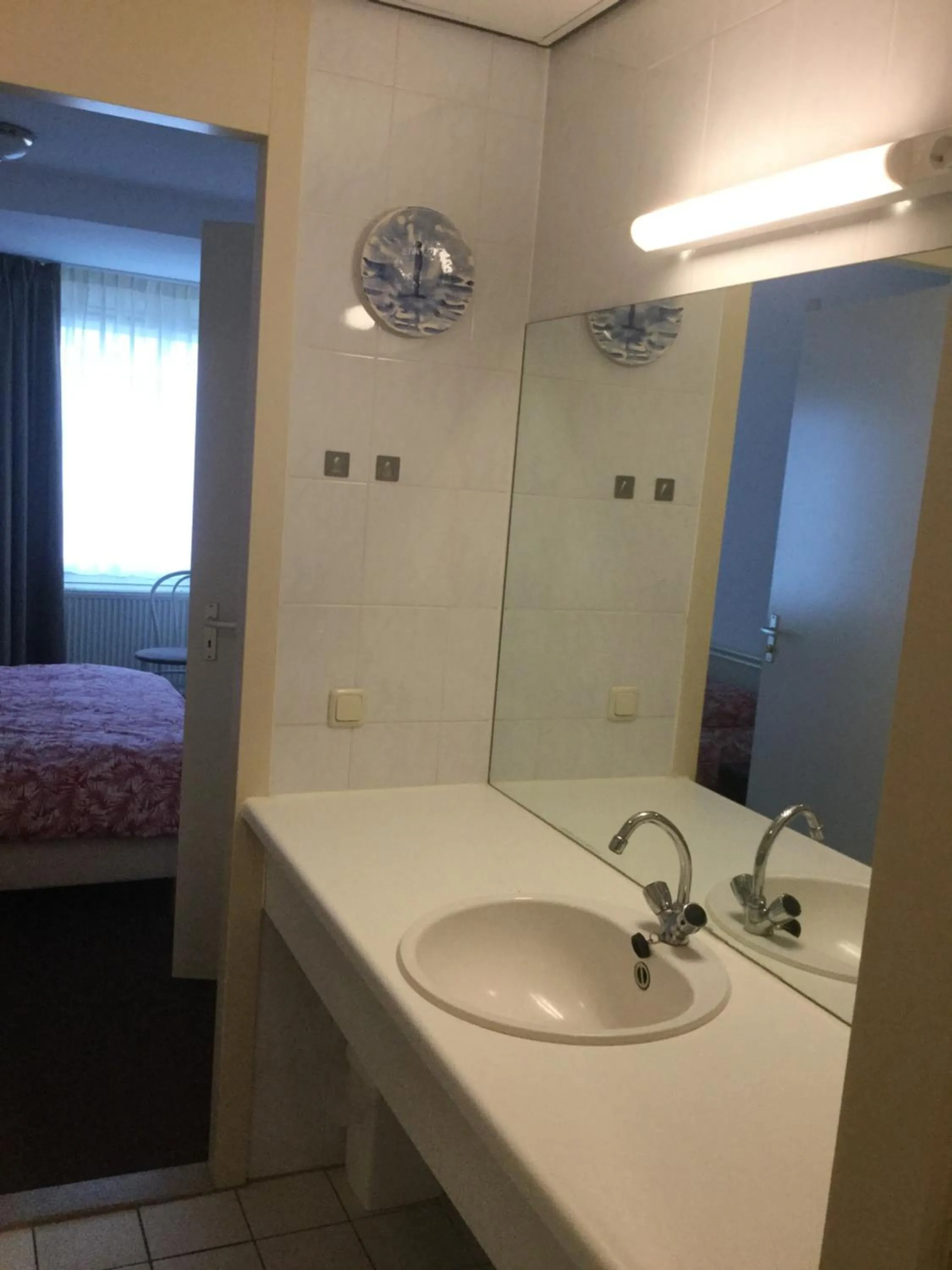 Bathroom, Bed in Zuiderzeestate 28