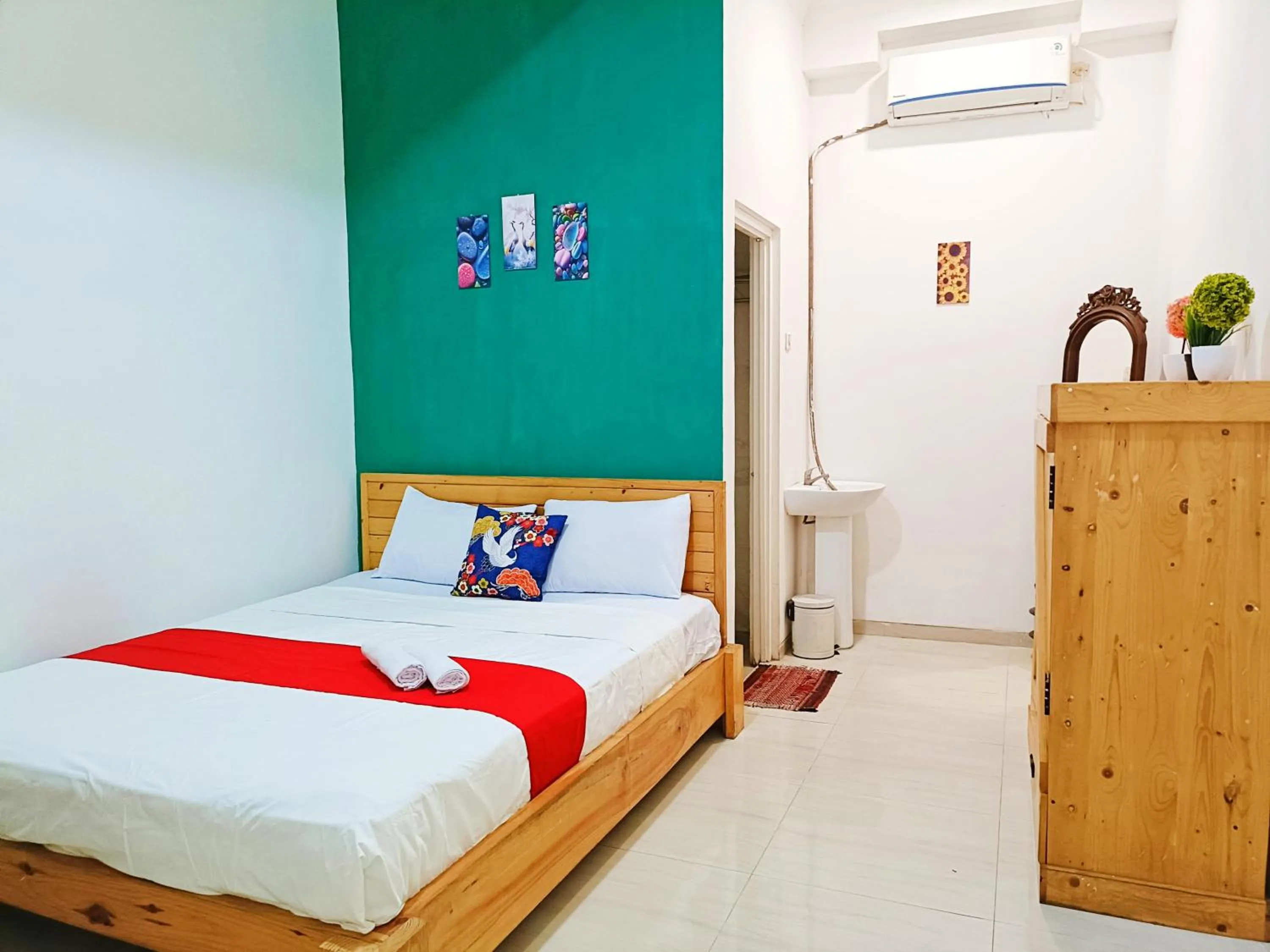 Bedroom, Bed in Hotel O Mata Air Near University of Gajayana Malang