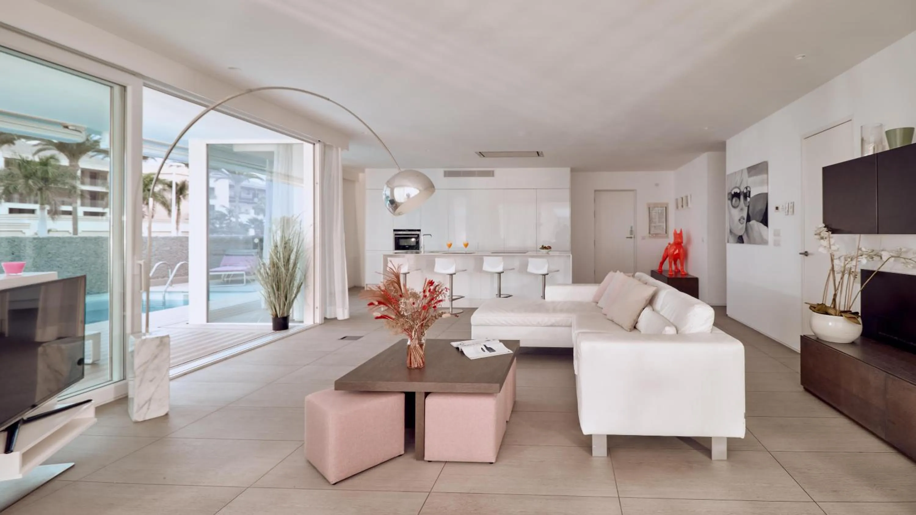 Photo of the whole room in Hotel Baobab Suites