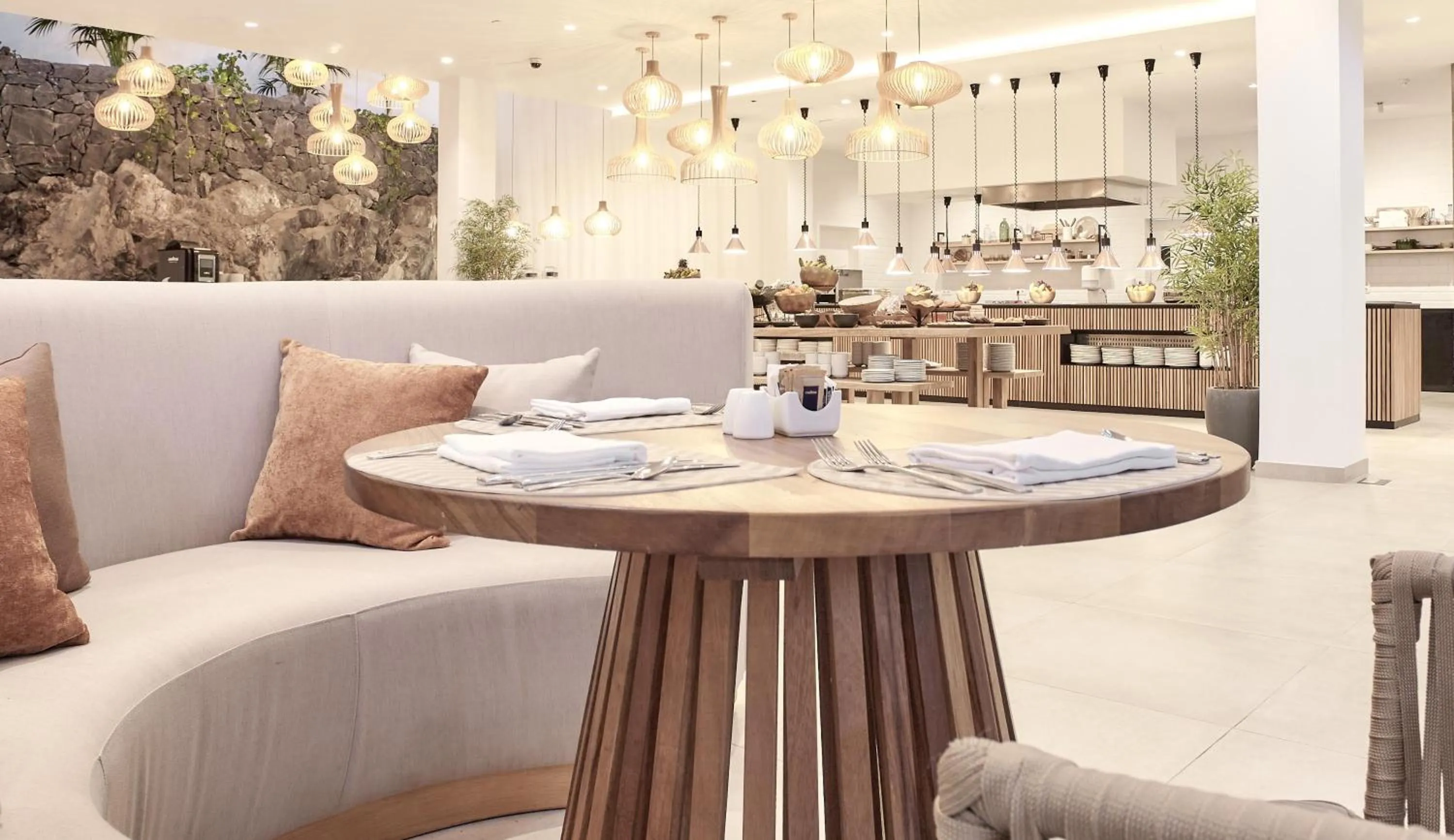 Restaurant/places to eat in Hotel Baobab Suites