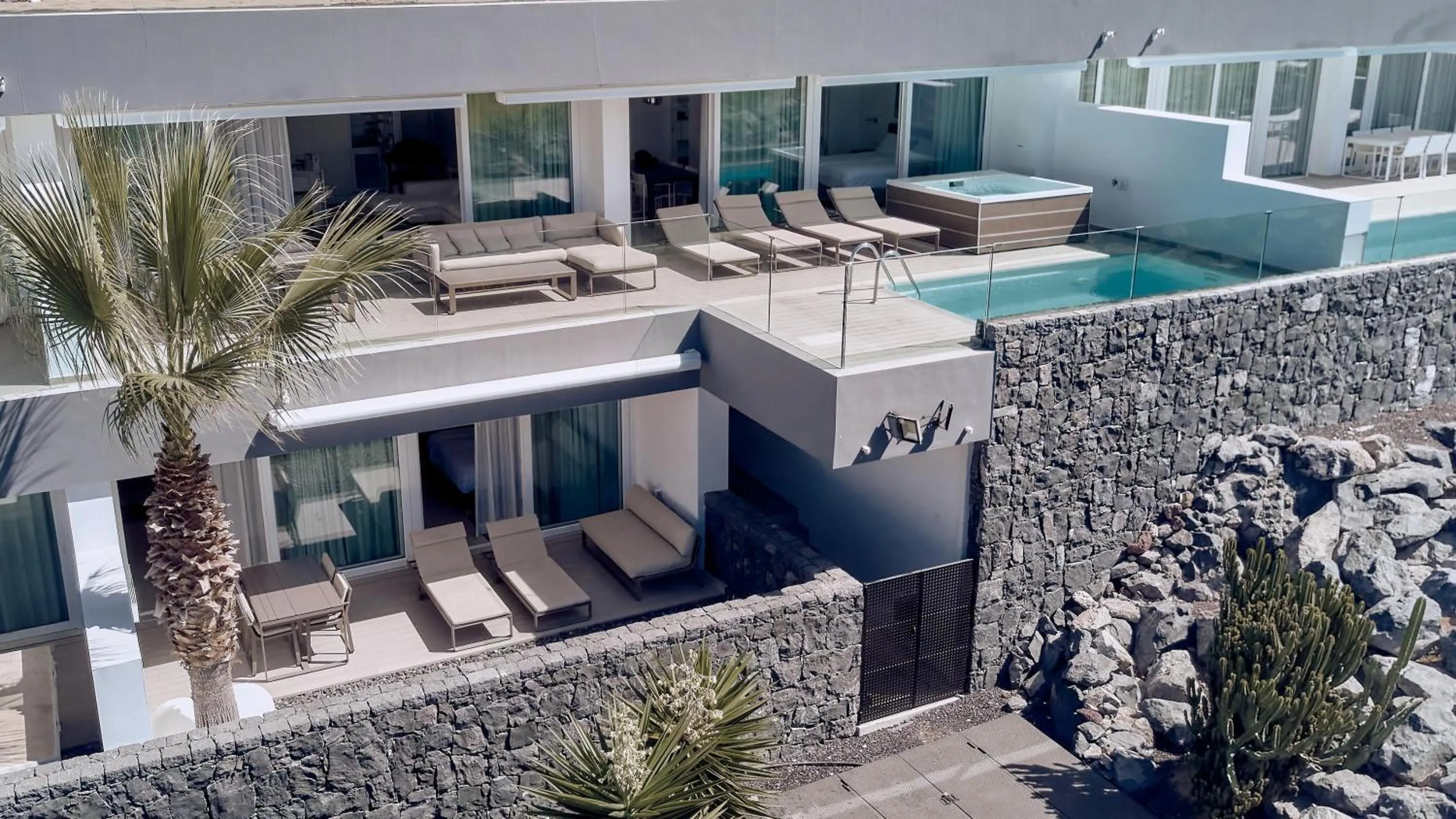 Photo of the whole room in Hotel Baobab Suites