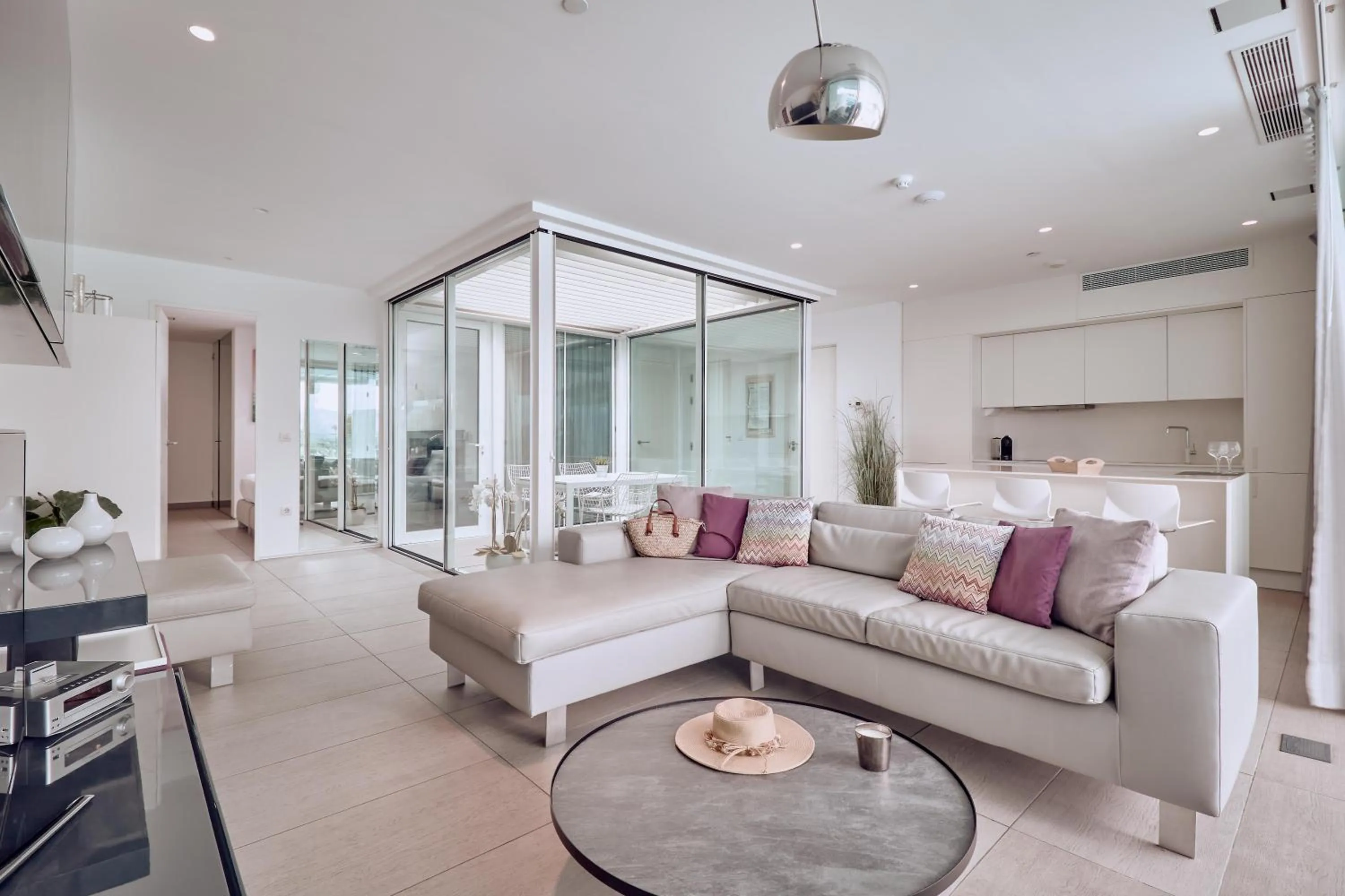 Photo of the whole room in Hotel Baobab Suites