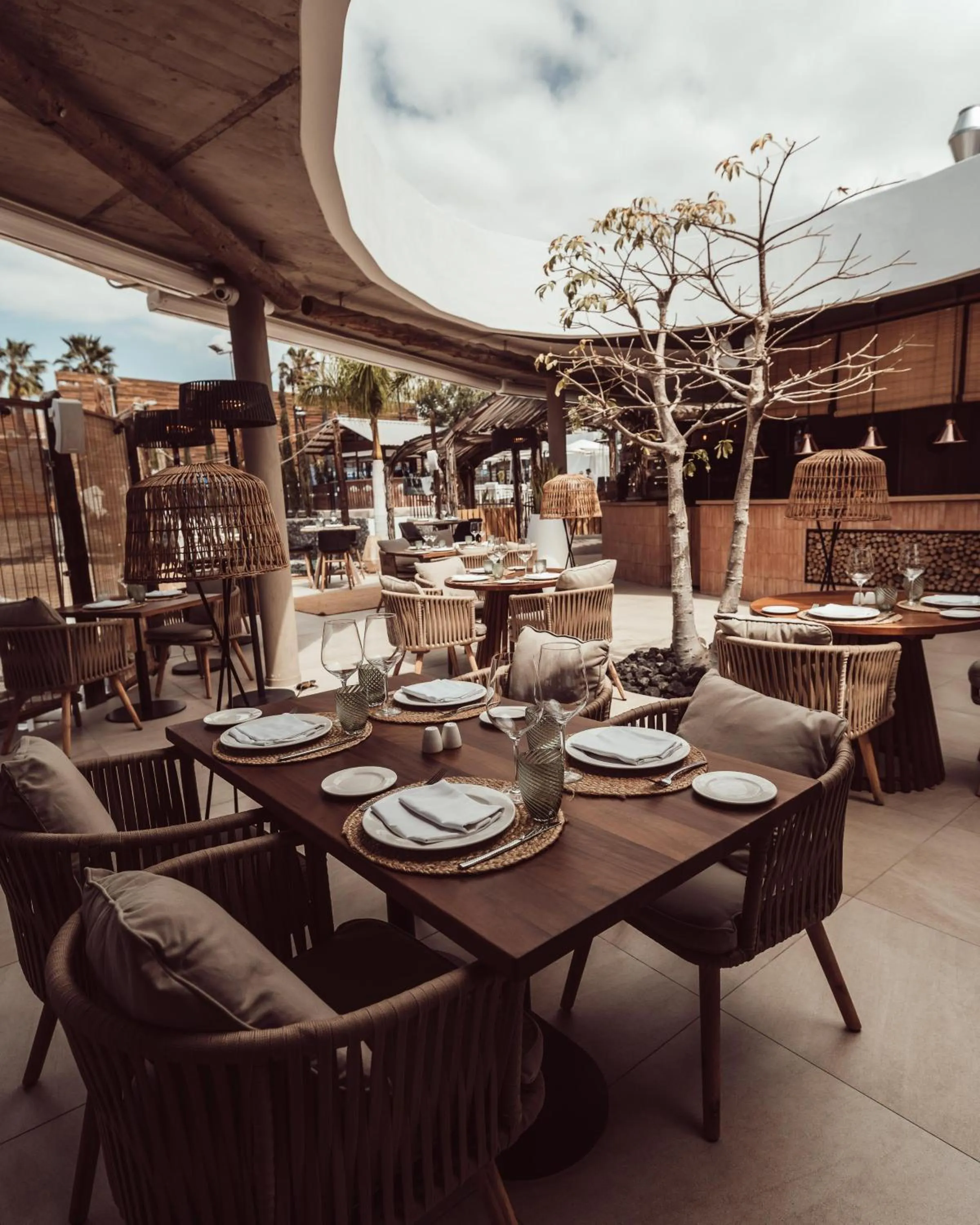 Restaurant/places to eat in Hotel Baobab Suites