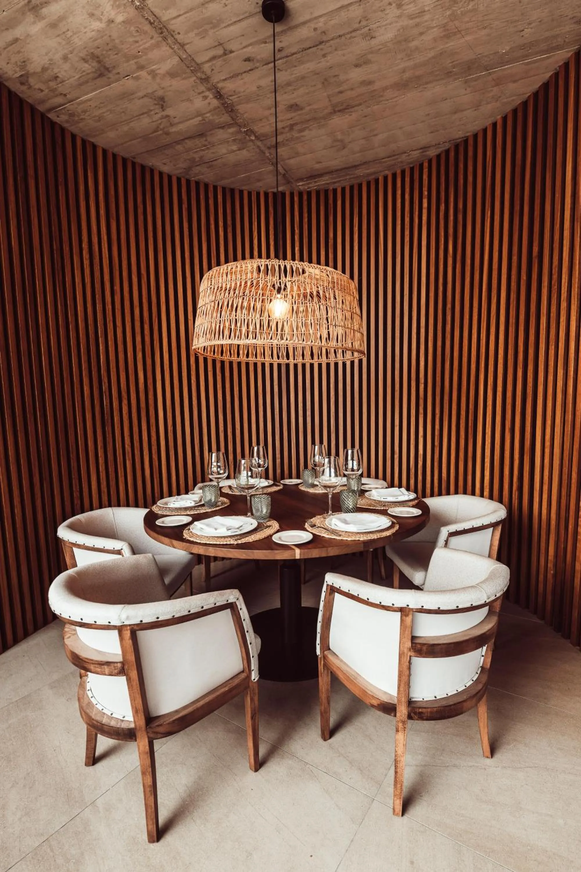 Restaurant/places to eat in Hotel Baobab Suites