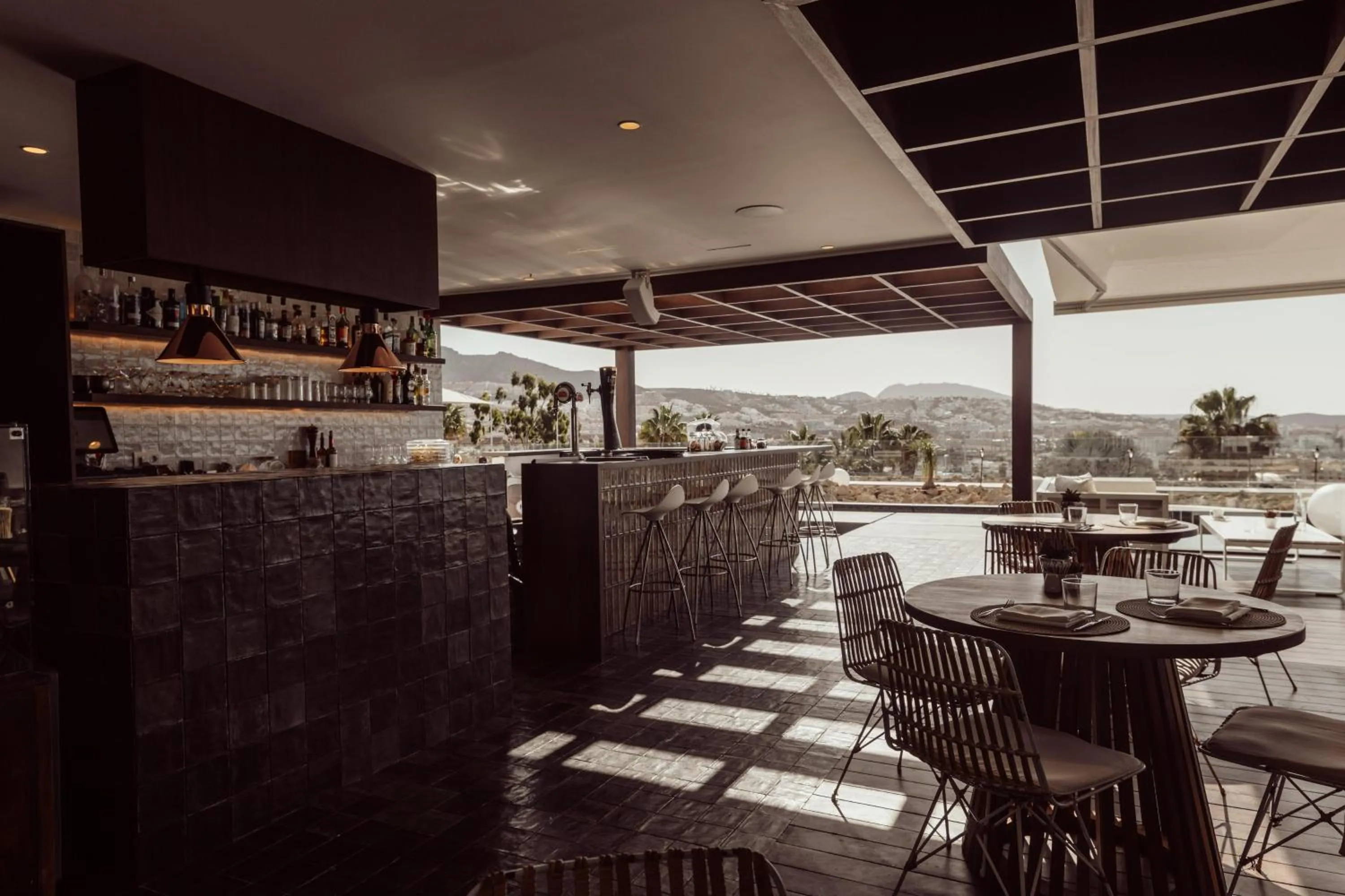 Restaurant/places to eat in Hotel Baobab Suites