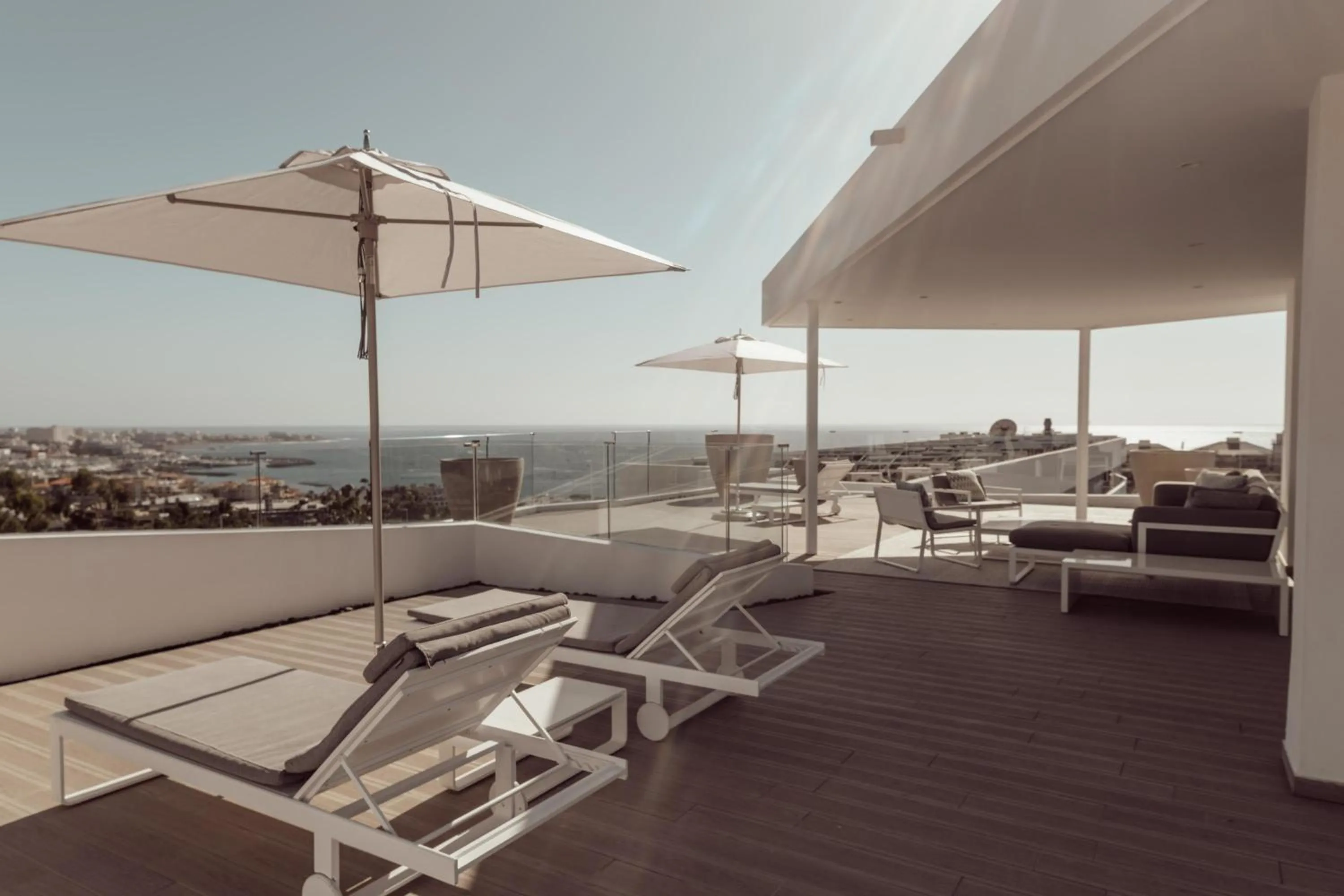 Photo of the whole room in Hotel Baobab Suites