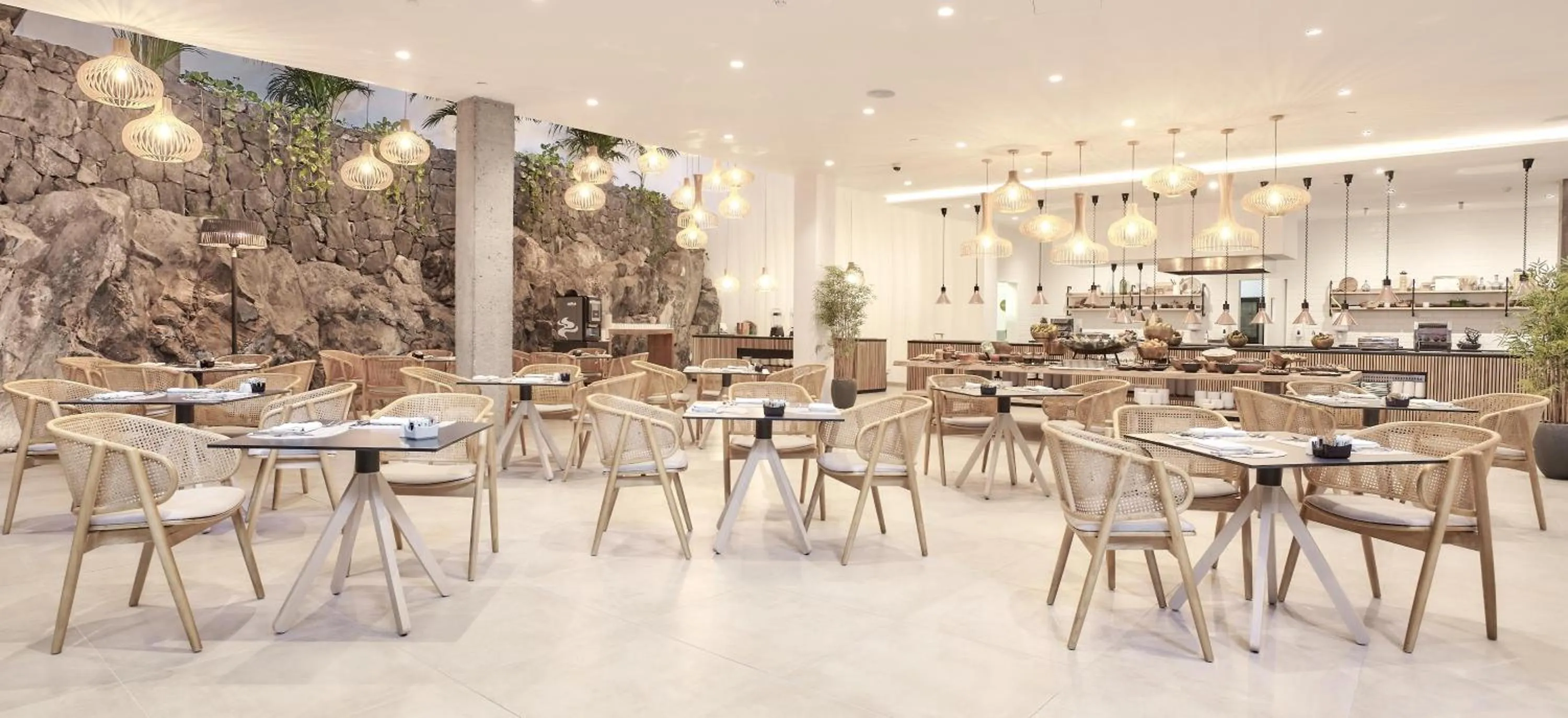 Restaurant/places to eat in Hotel Baobab Suites