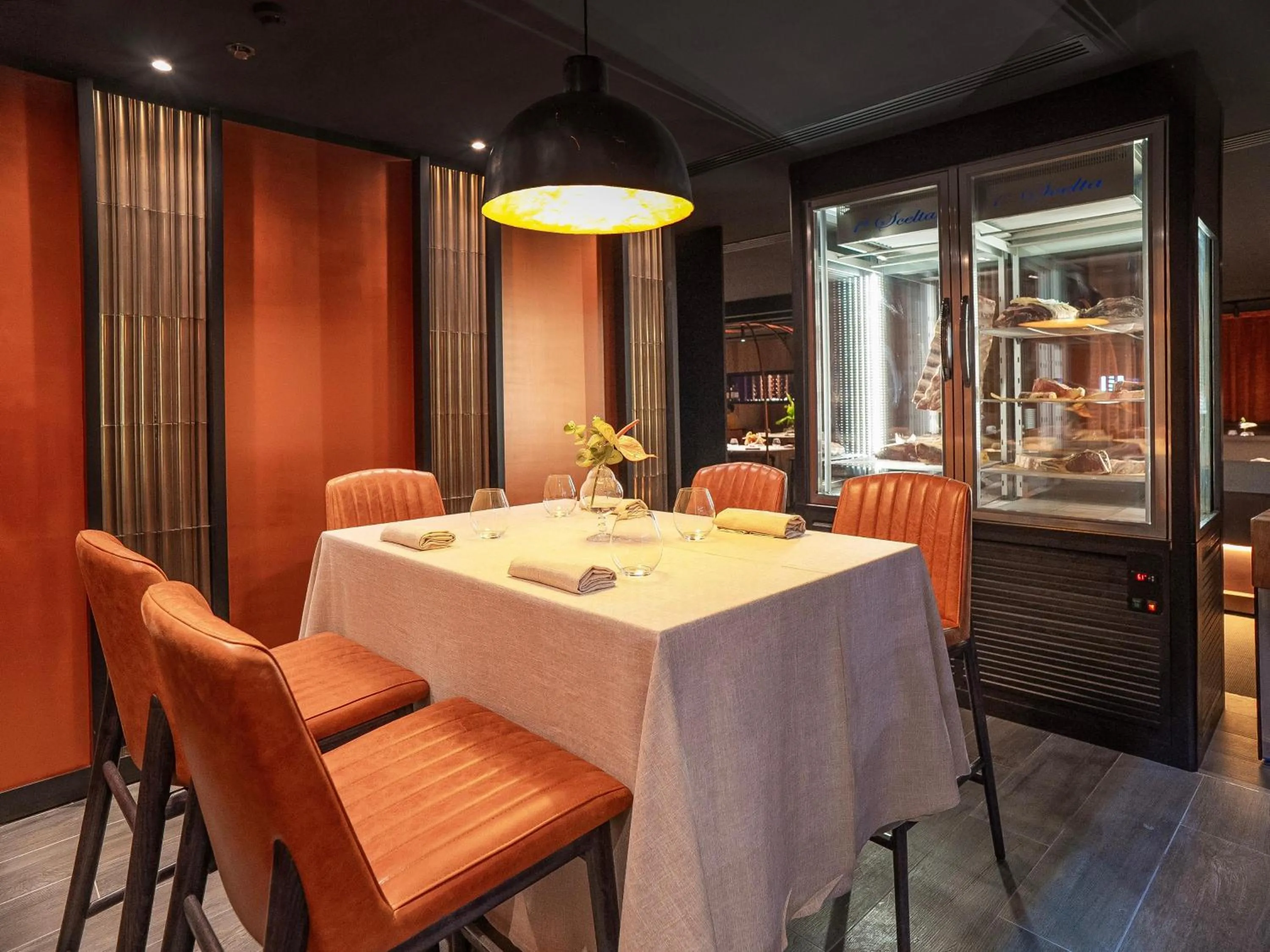 Restaurant/places to eat in Hotel Baobab Suites