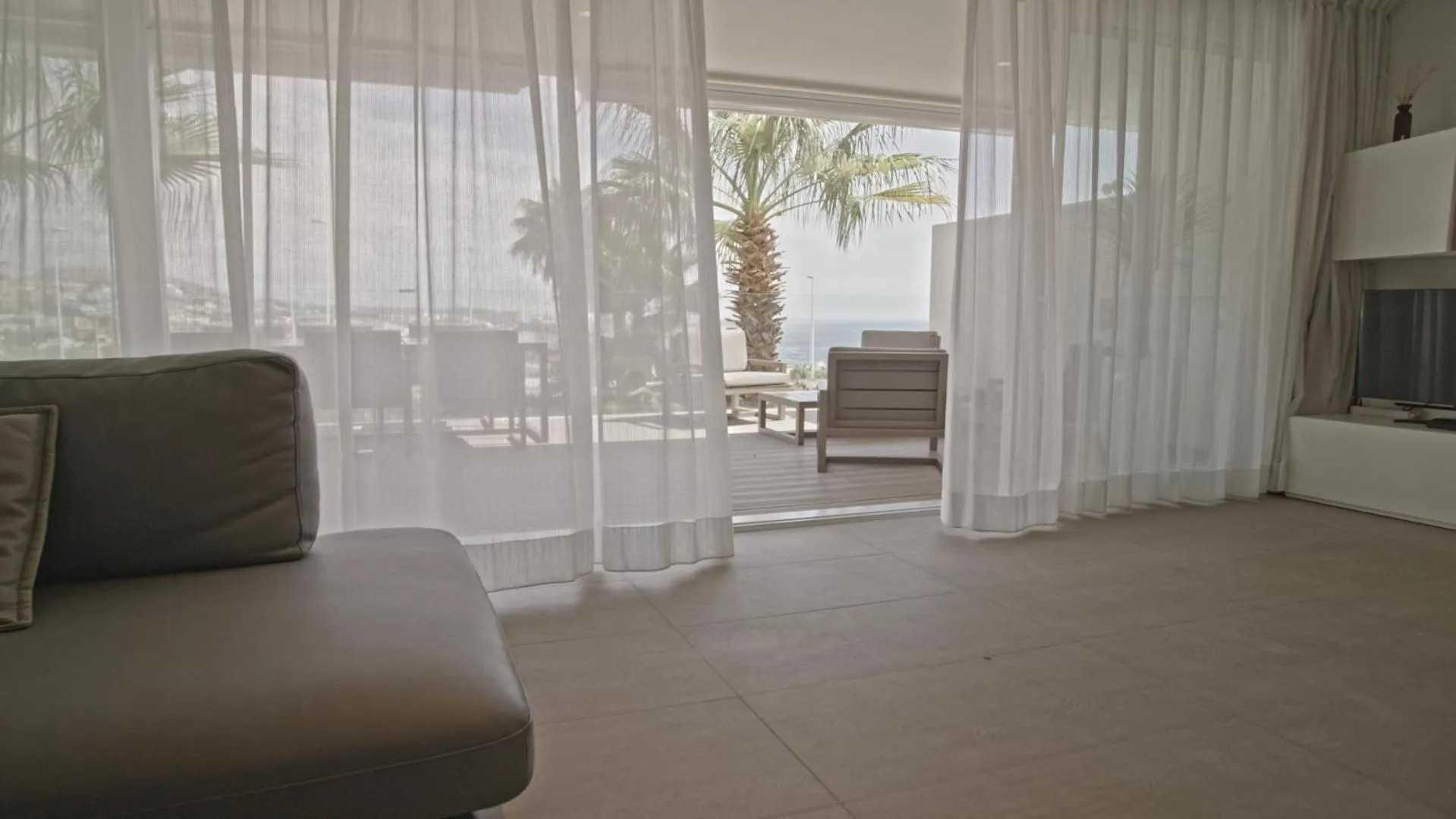 Photo of the whole room in Hotel Baobab Suites