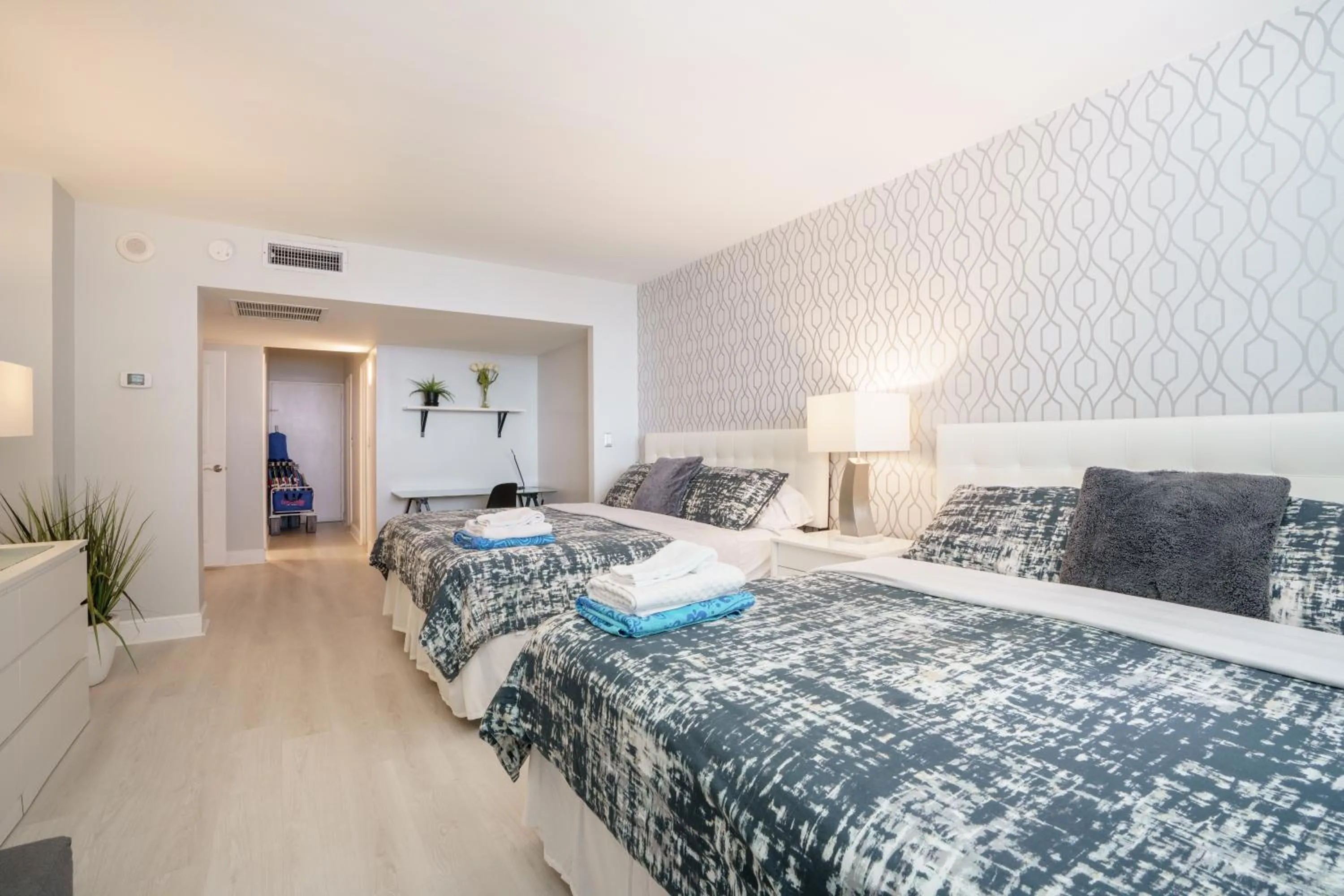 Bedroom, Bed in OCEAN RESERVE 15th Floor - Gorgeous Ocean View - STR00907