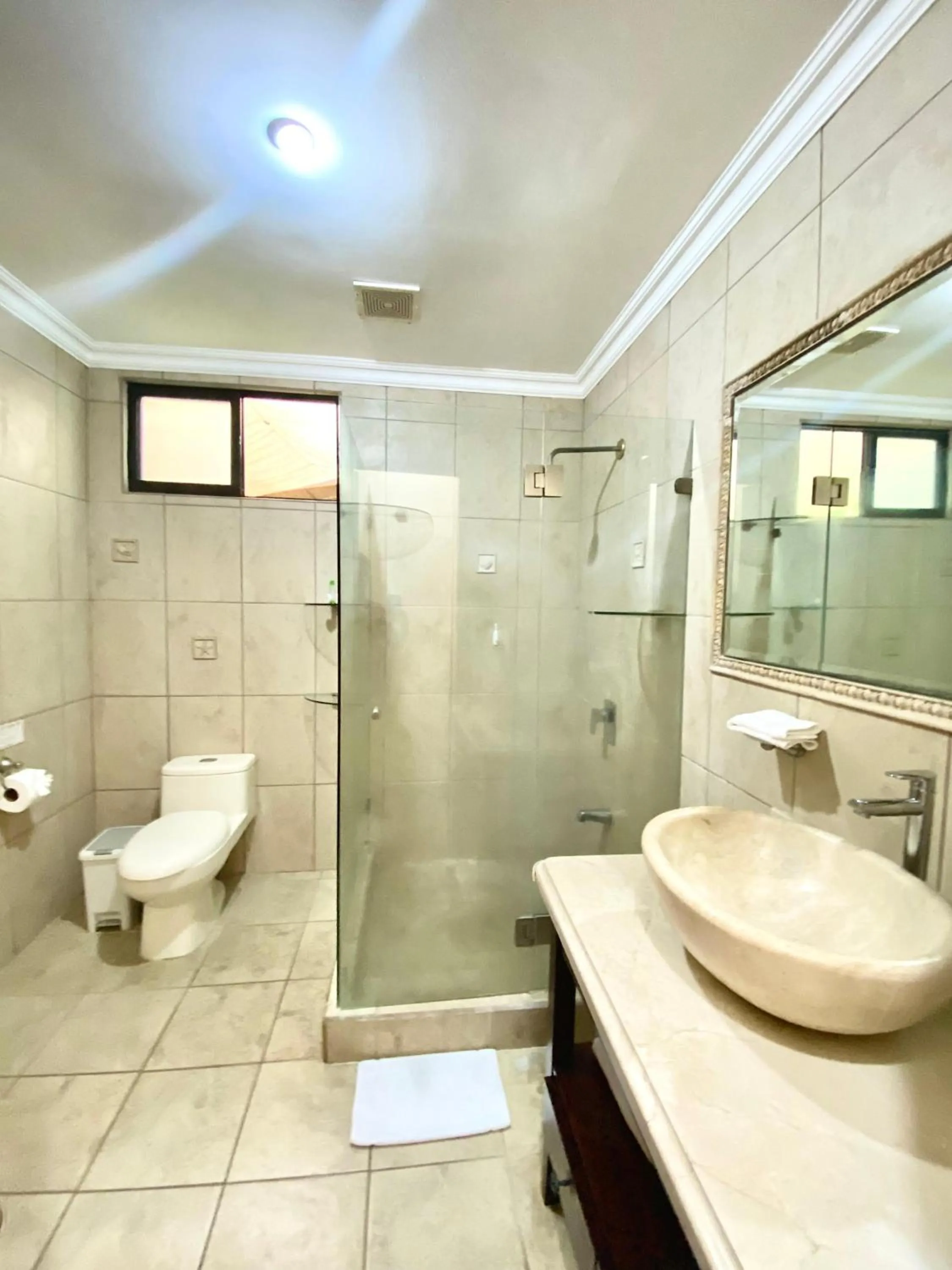 Bathroom in Casas del Toro Playa Flamingo