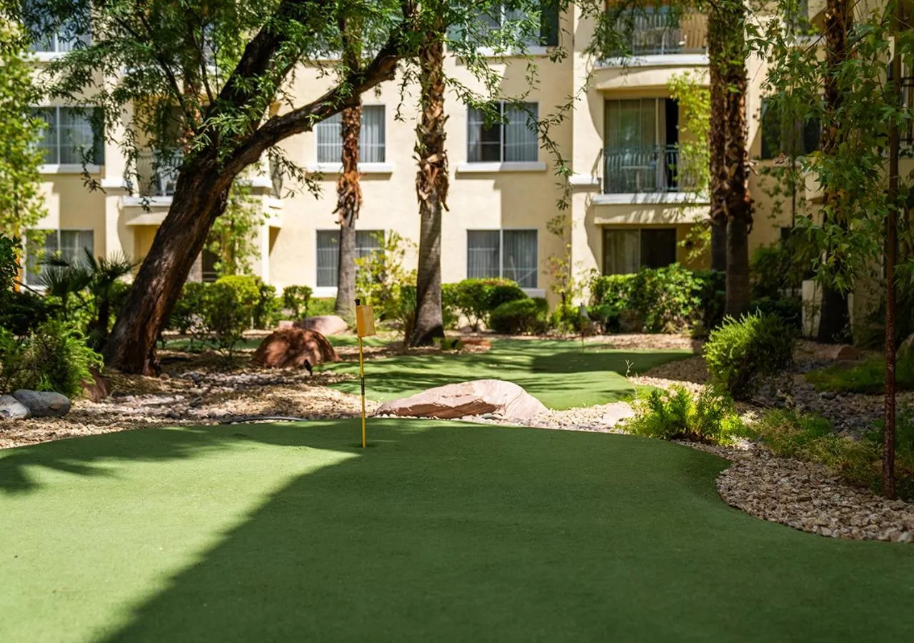 Minigolf in Club de Soleil All-Suite Resort