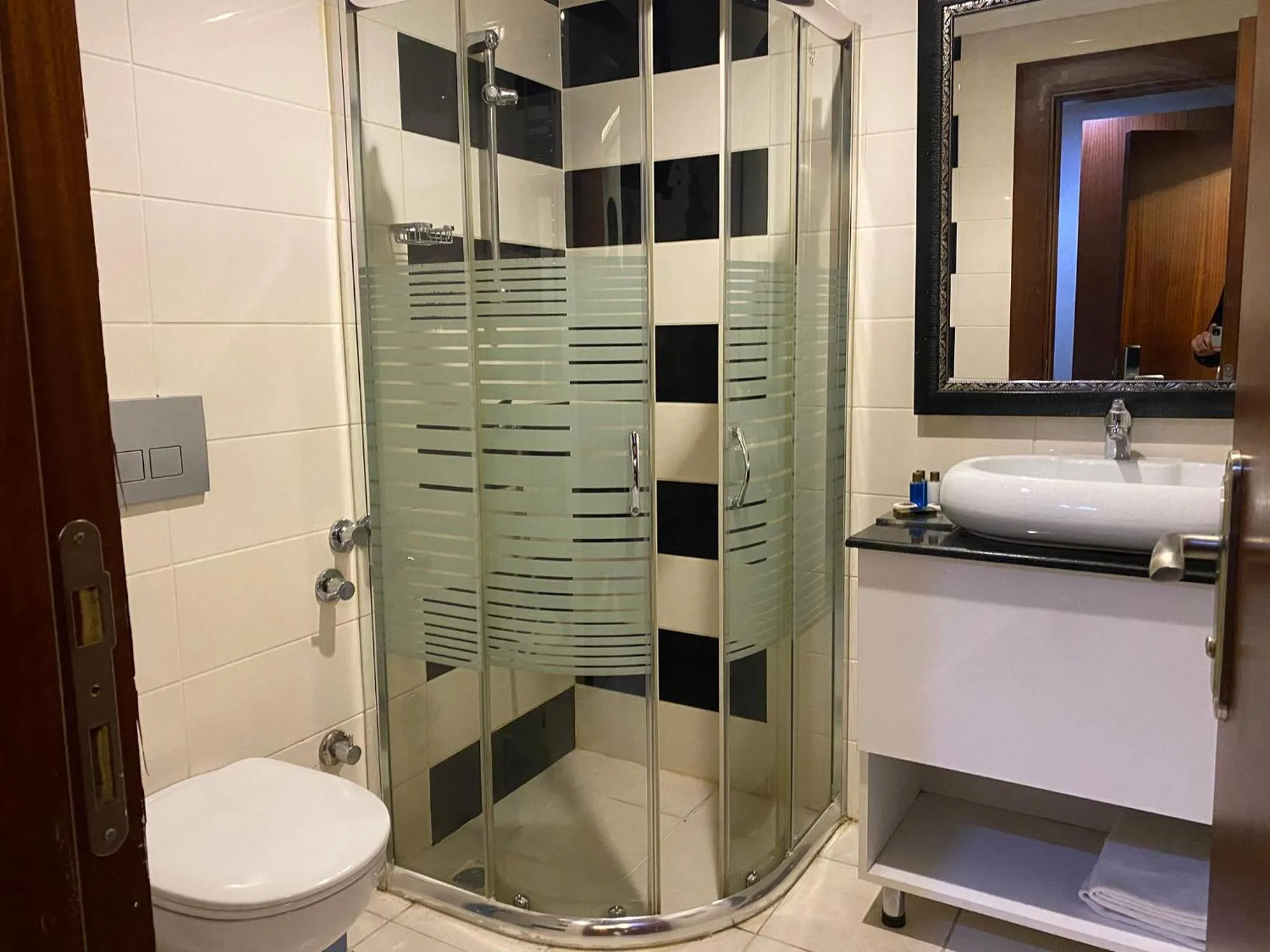 Shower in Asrin Business Hotel Kızılay