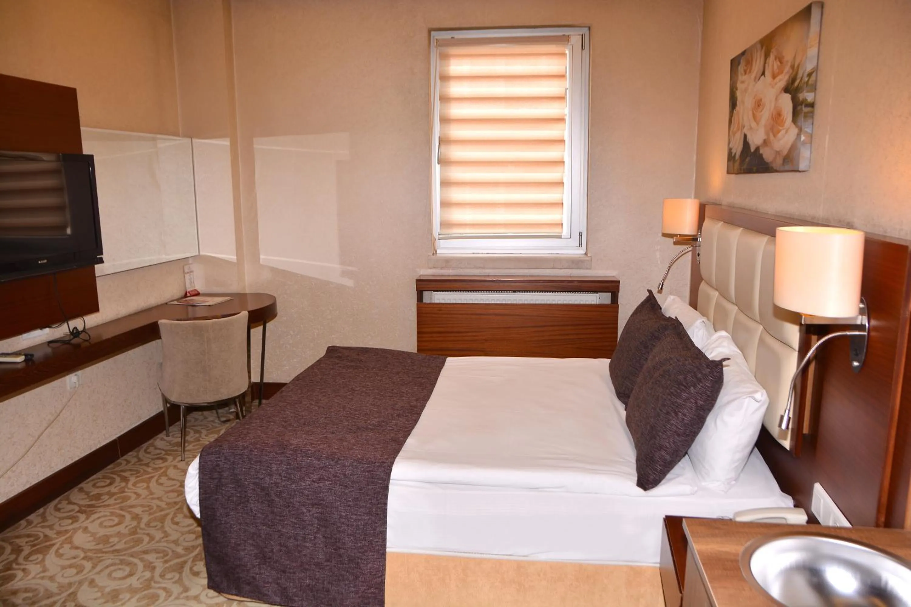 Photo of the whole room, Bed in Asrin Business Hotel Kızılay