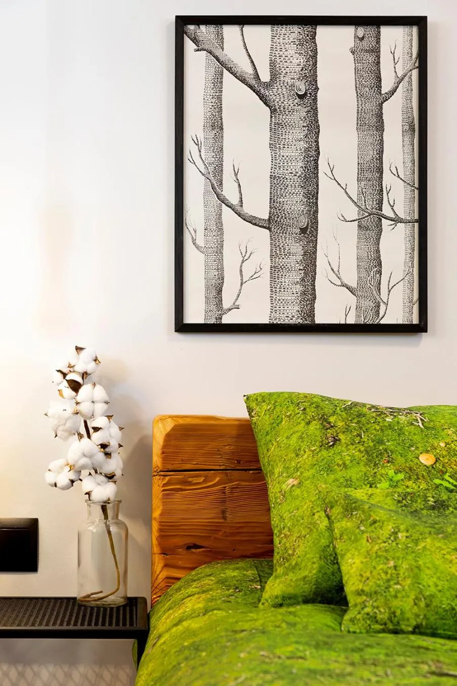 Photo of the whole room, Bed in Green Deer Premium