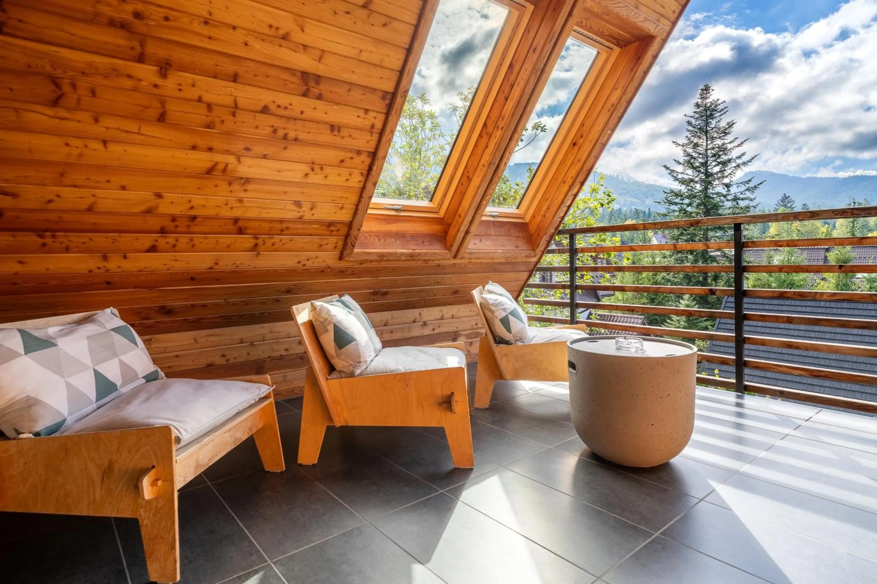 Balcony/Terrace in Green Deer Premium