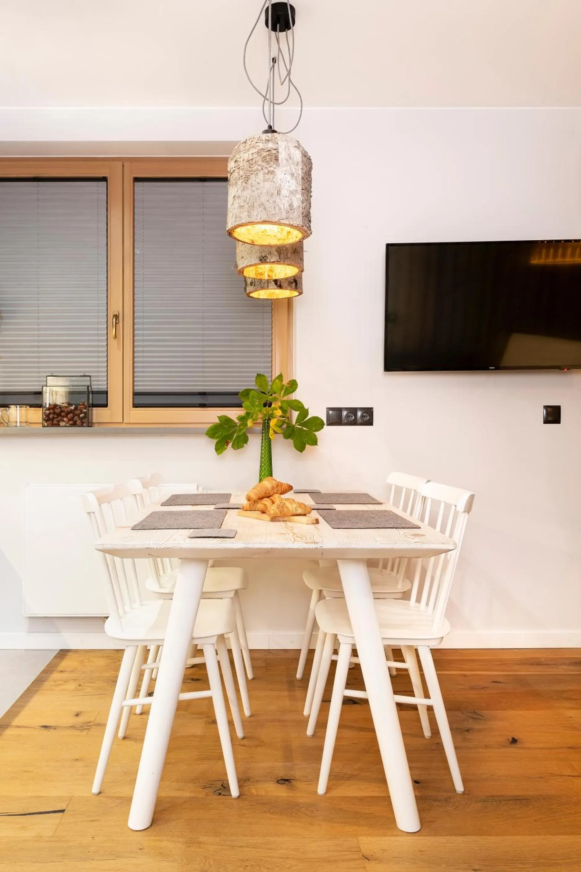 Photo of the whole room in Green Deer Premium