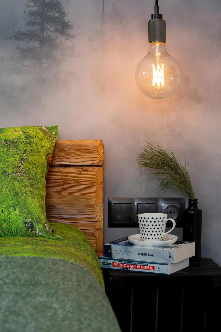 Photo of the whole room, Bed in Green Deer Premium