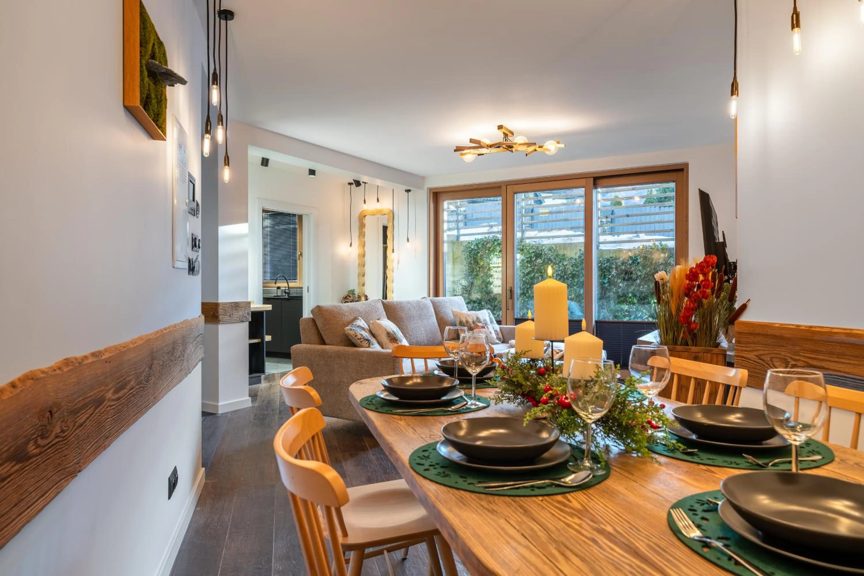 Dining area in Green Deer Premium