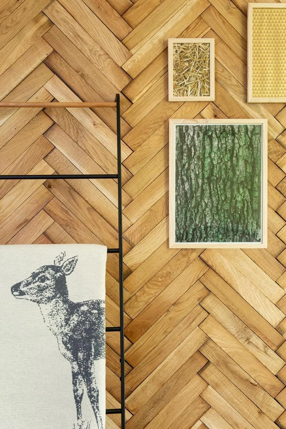 Decorative detail in Green Deer Premium