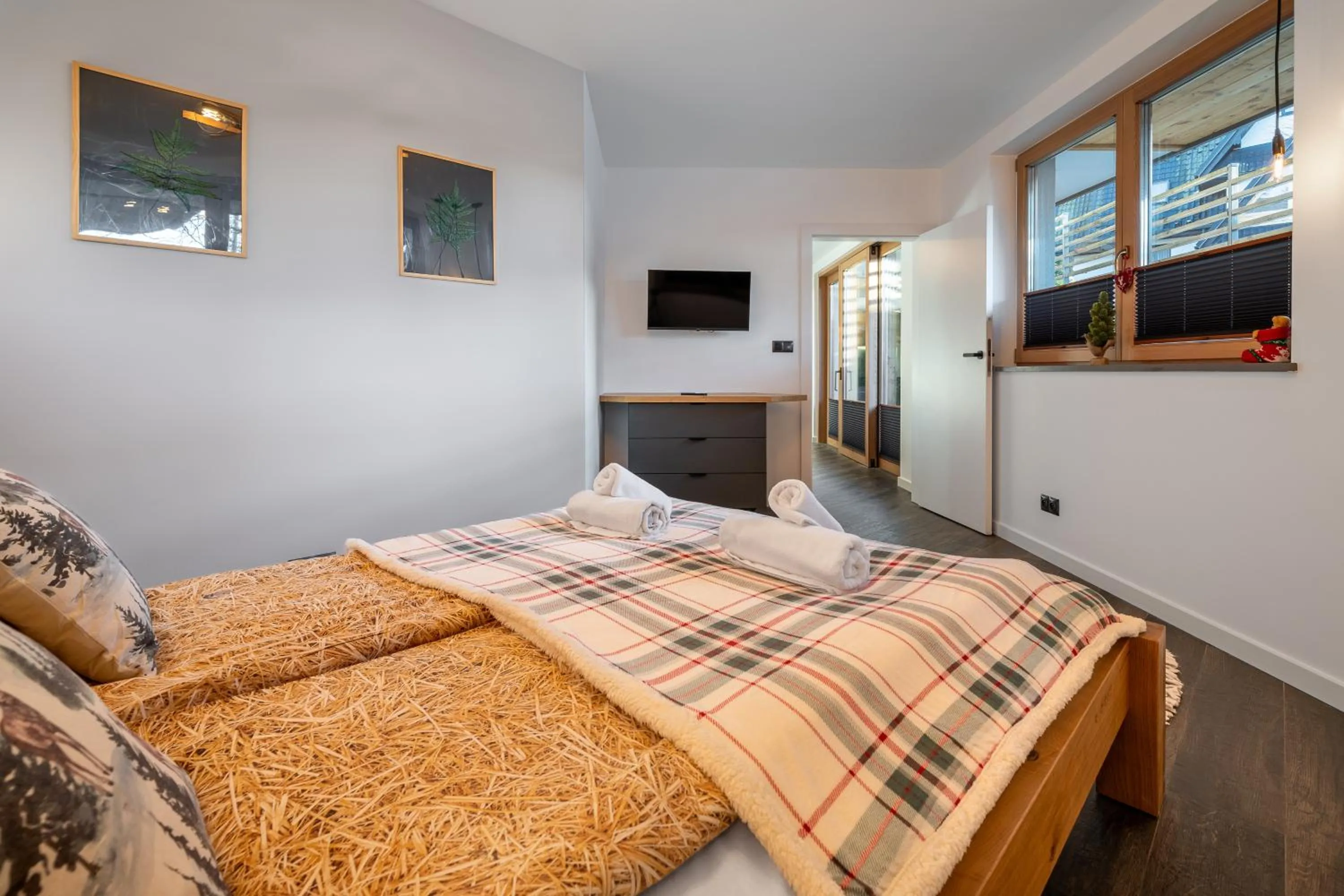 Bedroom, Bed in Green Deer Premium