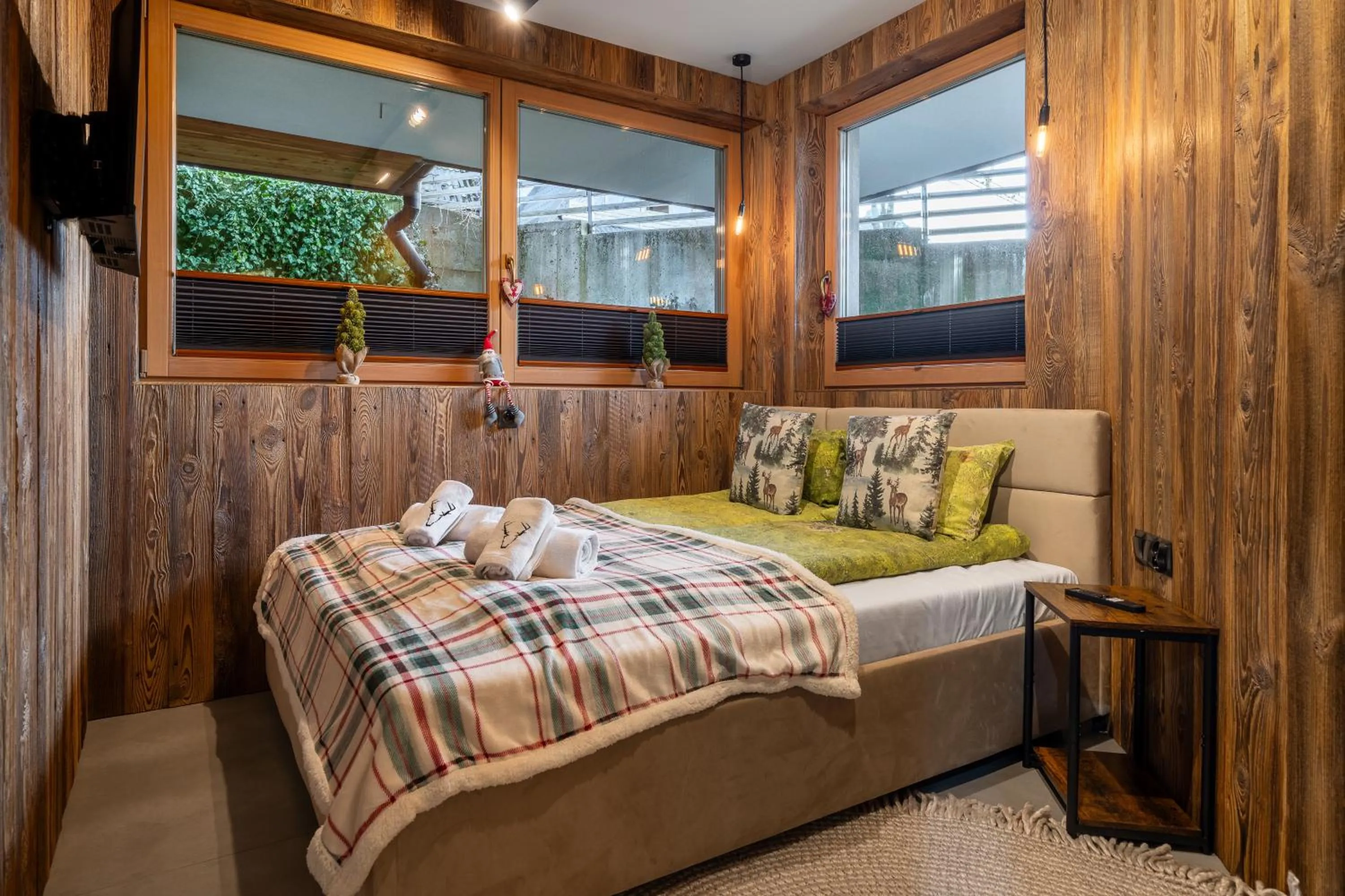 Bedroom, Bed in Green Deer Premium