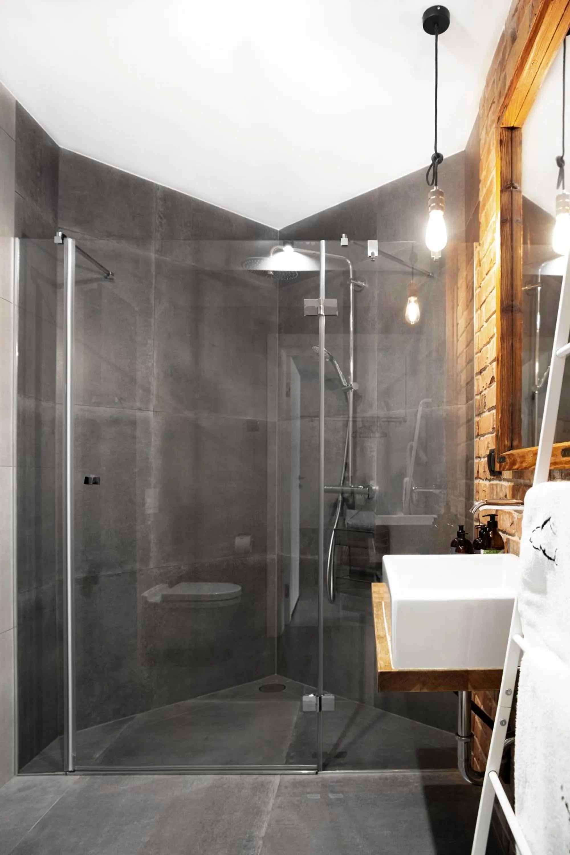 Shower in Green Deer Premium