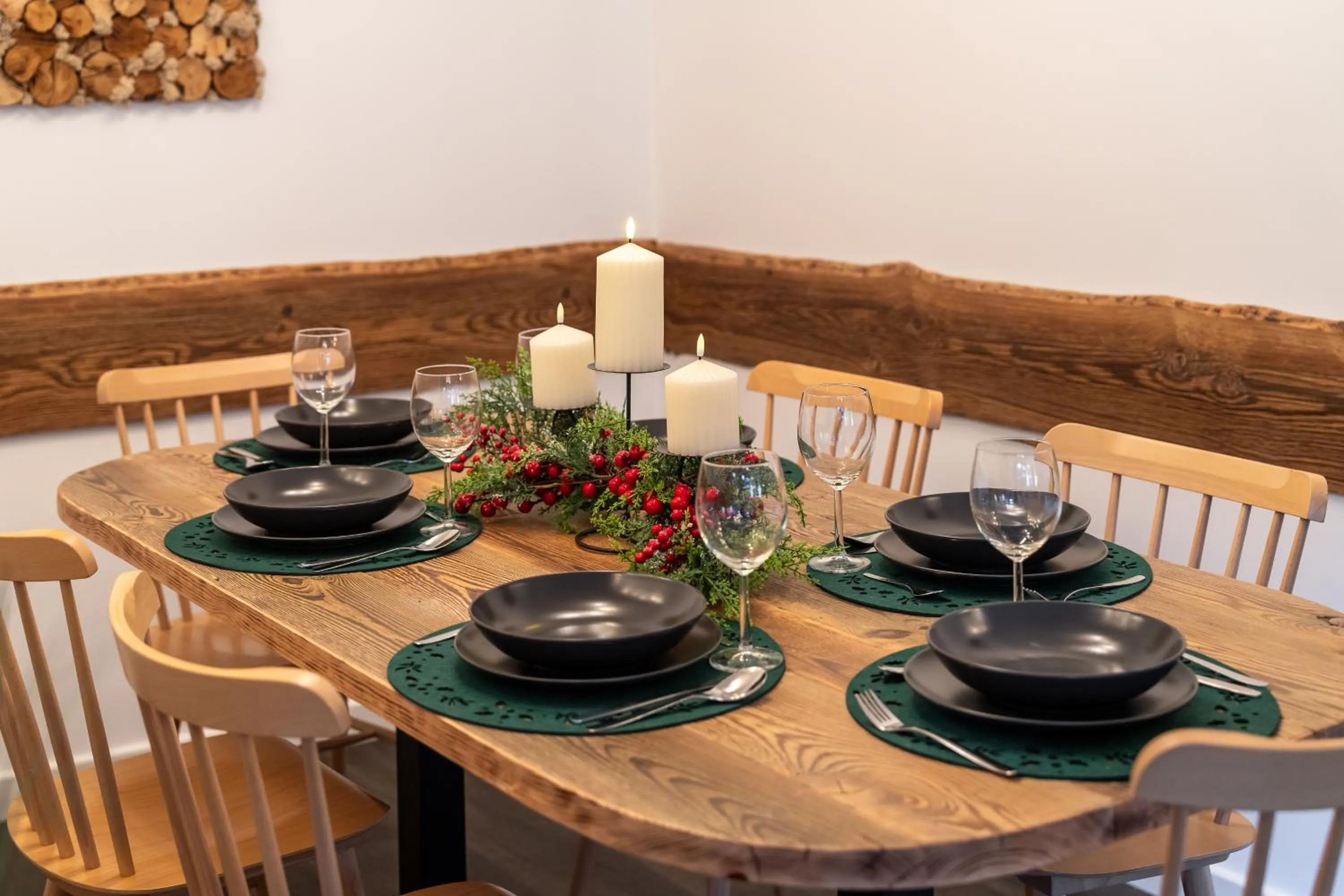 Dining area in Green Deer Premium