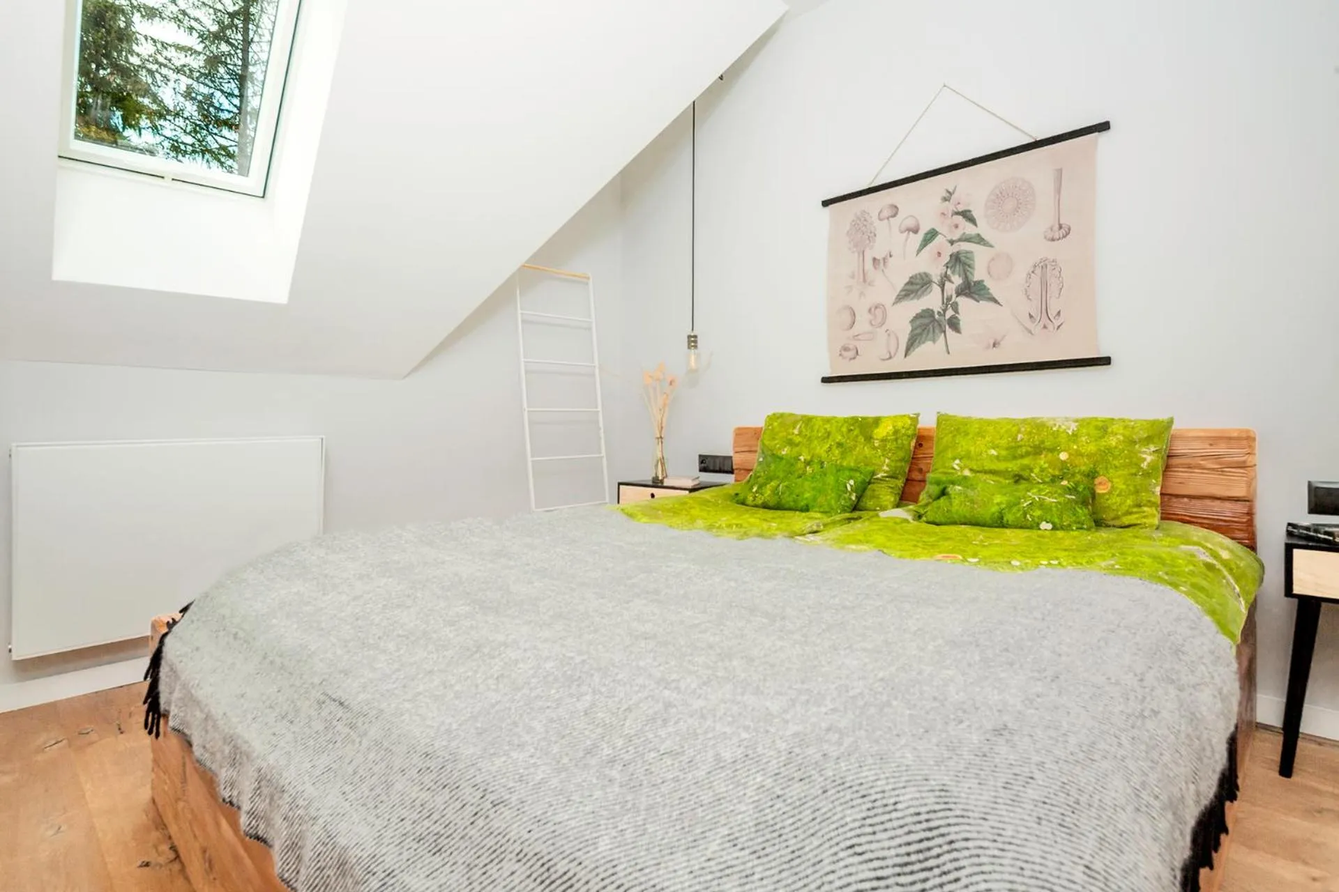 Bed in Green Deer Premium