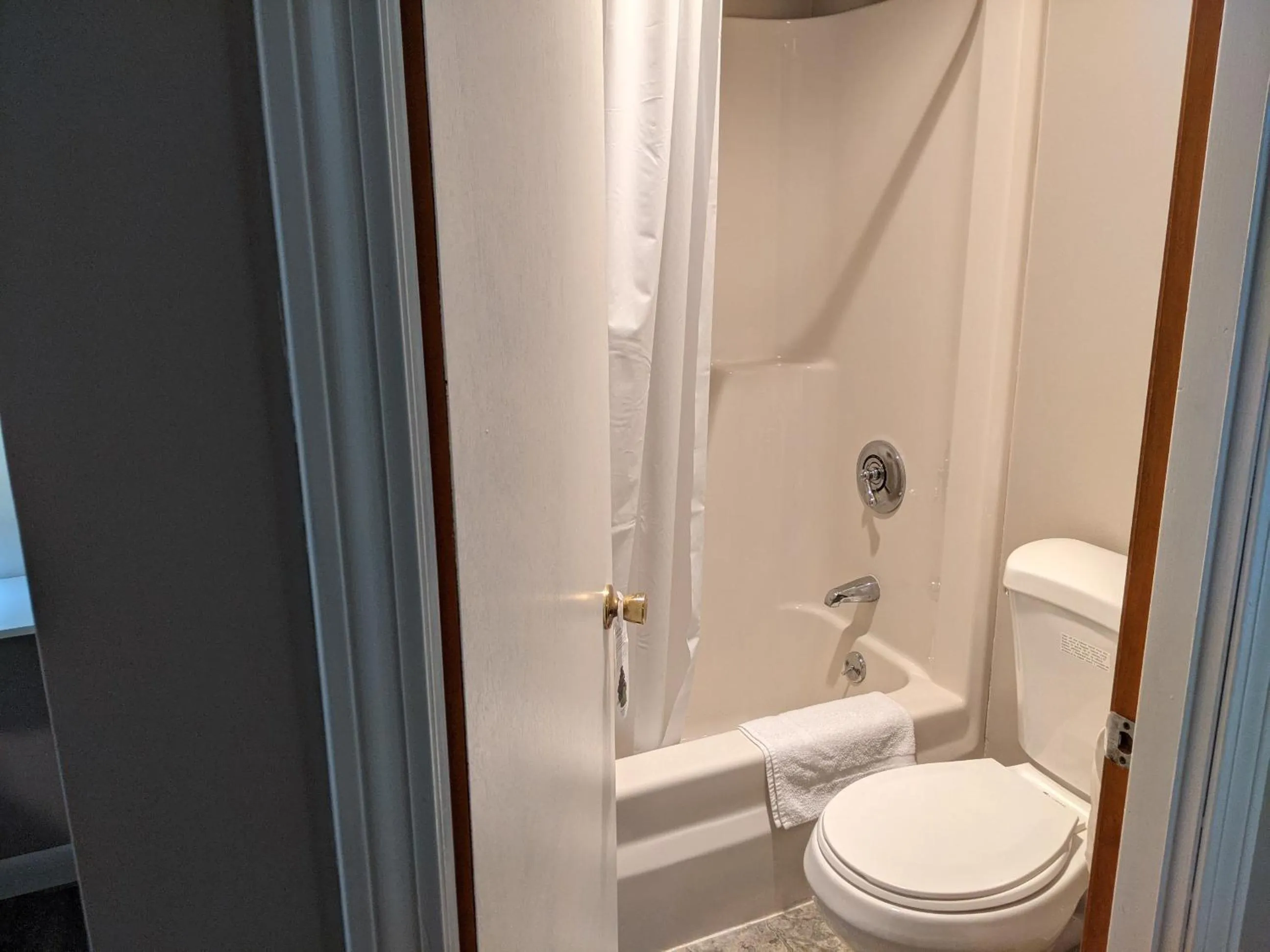 Bathroom in Lake Shore Farm Inn