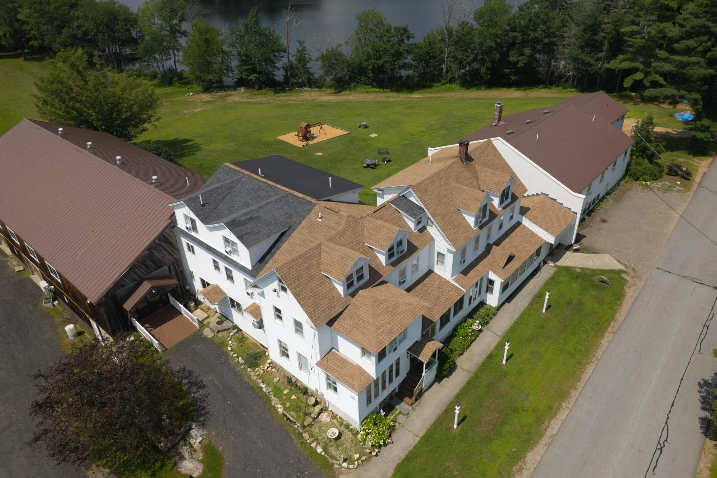 Property building in Lake Shore Farm Inn