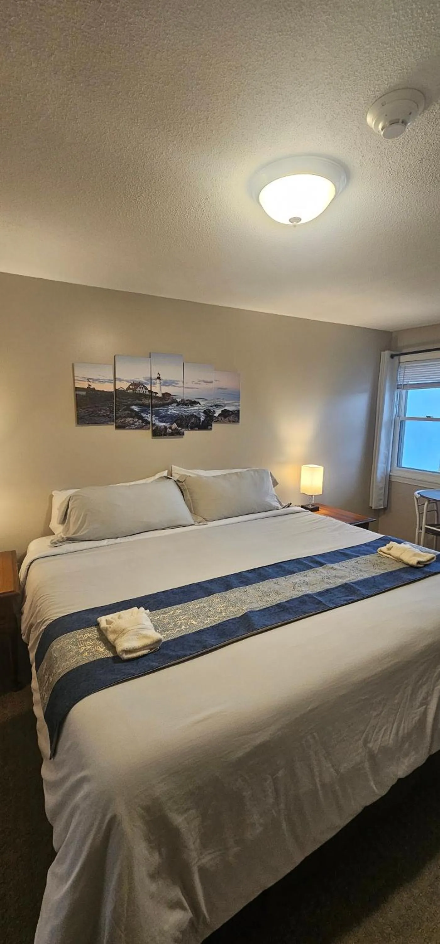 Bed in Lake Shore Farm Inn