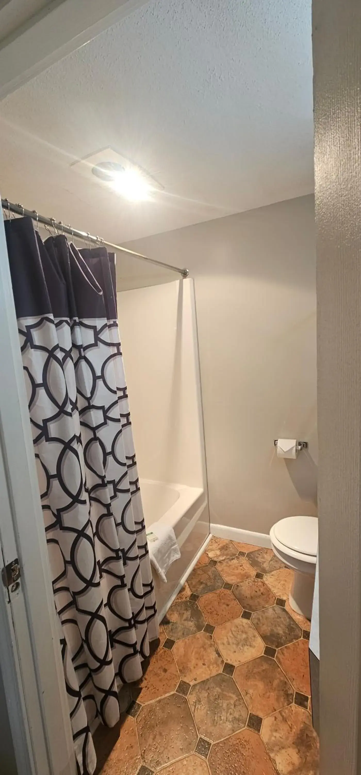 King Room - single occupancy in Lake Shore Farm Inn King Room - single occupancy in Lake Shore Farm Inn