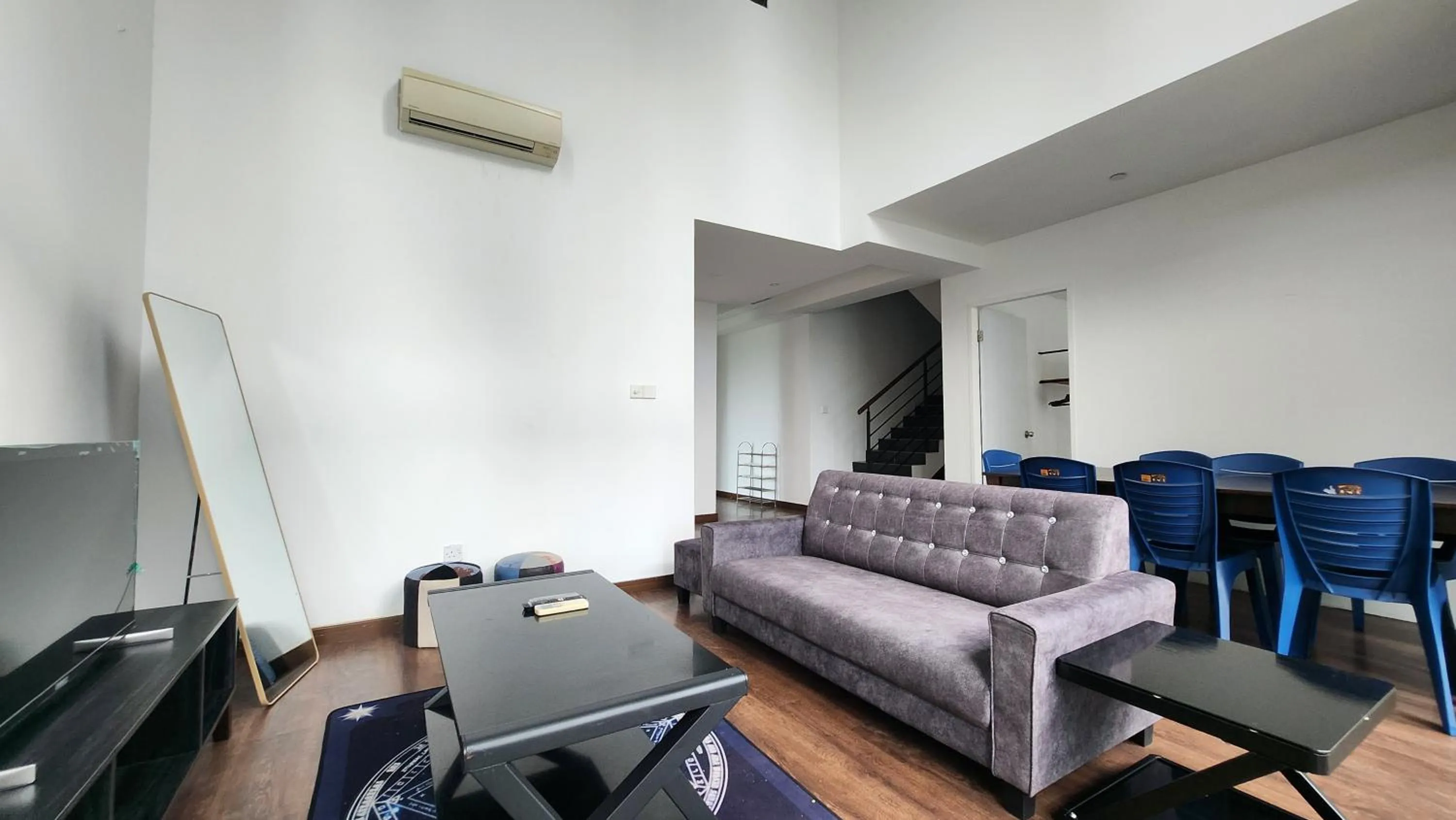 Four-Bedroom Apartment with Balcony  in My Misto Homestay, Riverson Soho