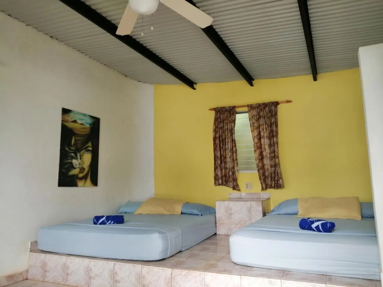 Photo of the whole room, Bed in Boca Brava Lodge