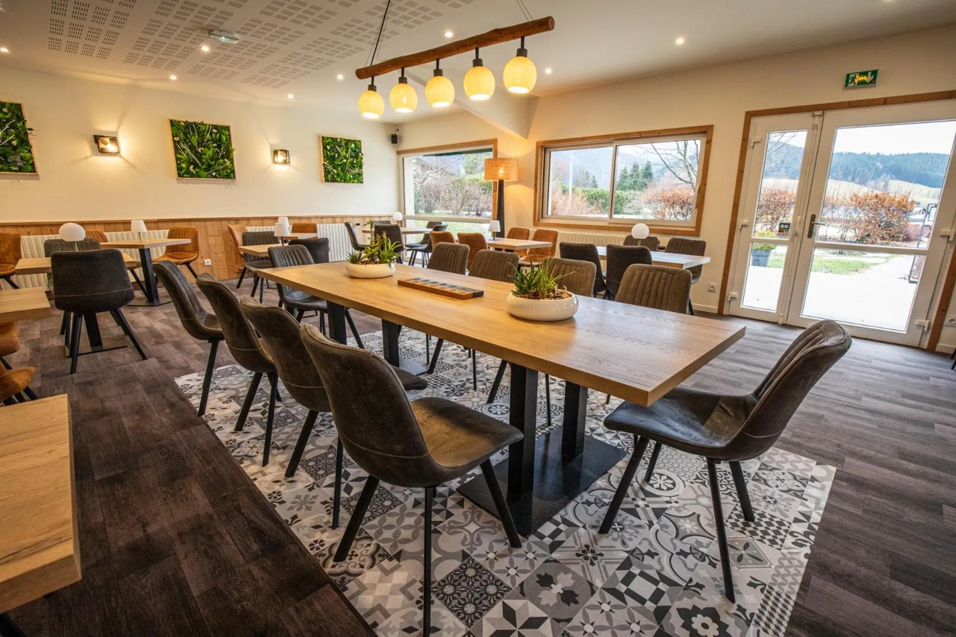 Restaurant/places to eat in Logis Le Vernay