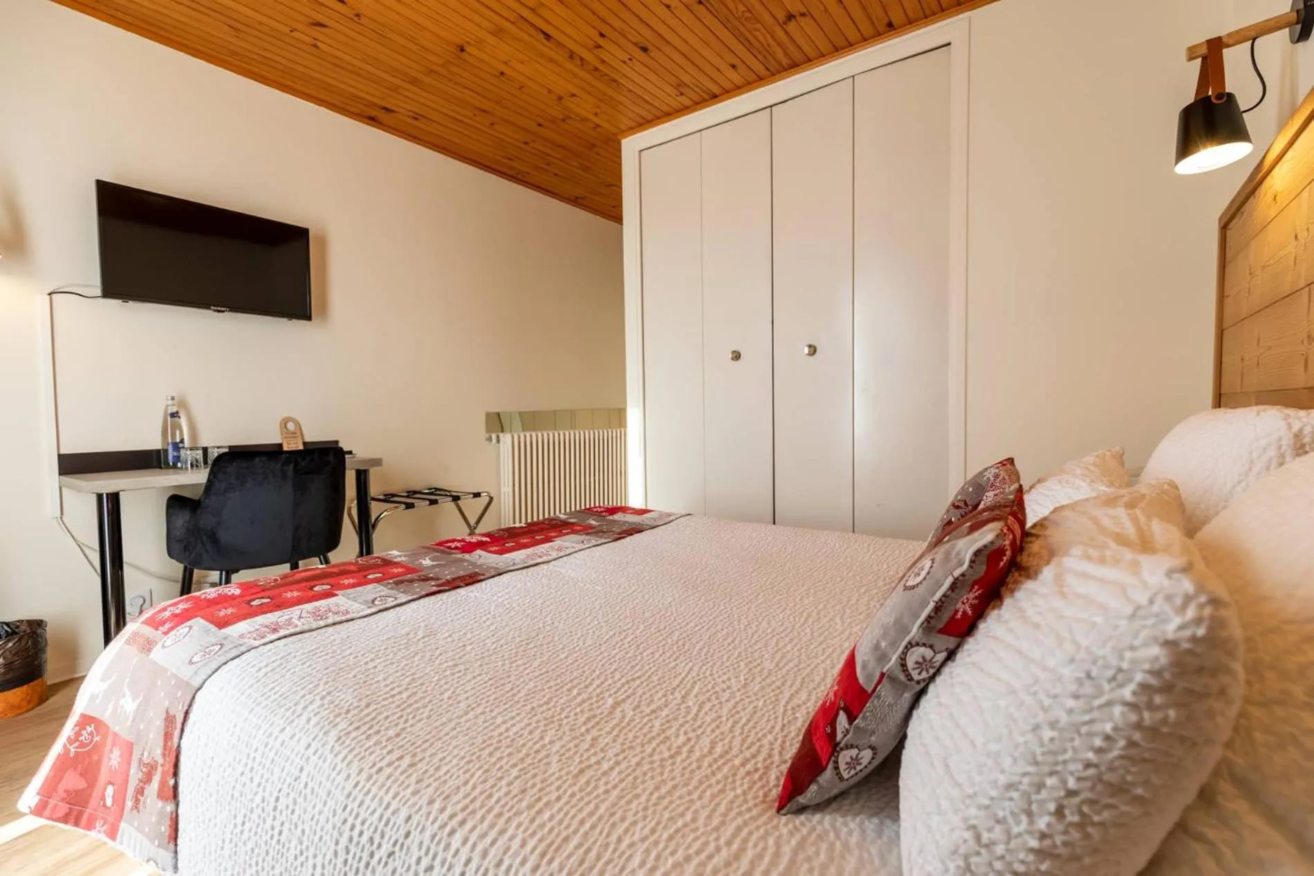 Bed in Logis Le Vernay