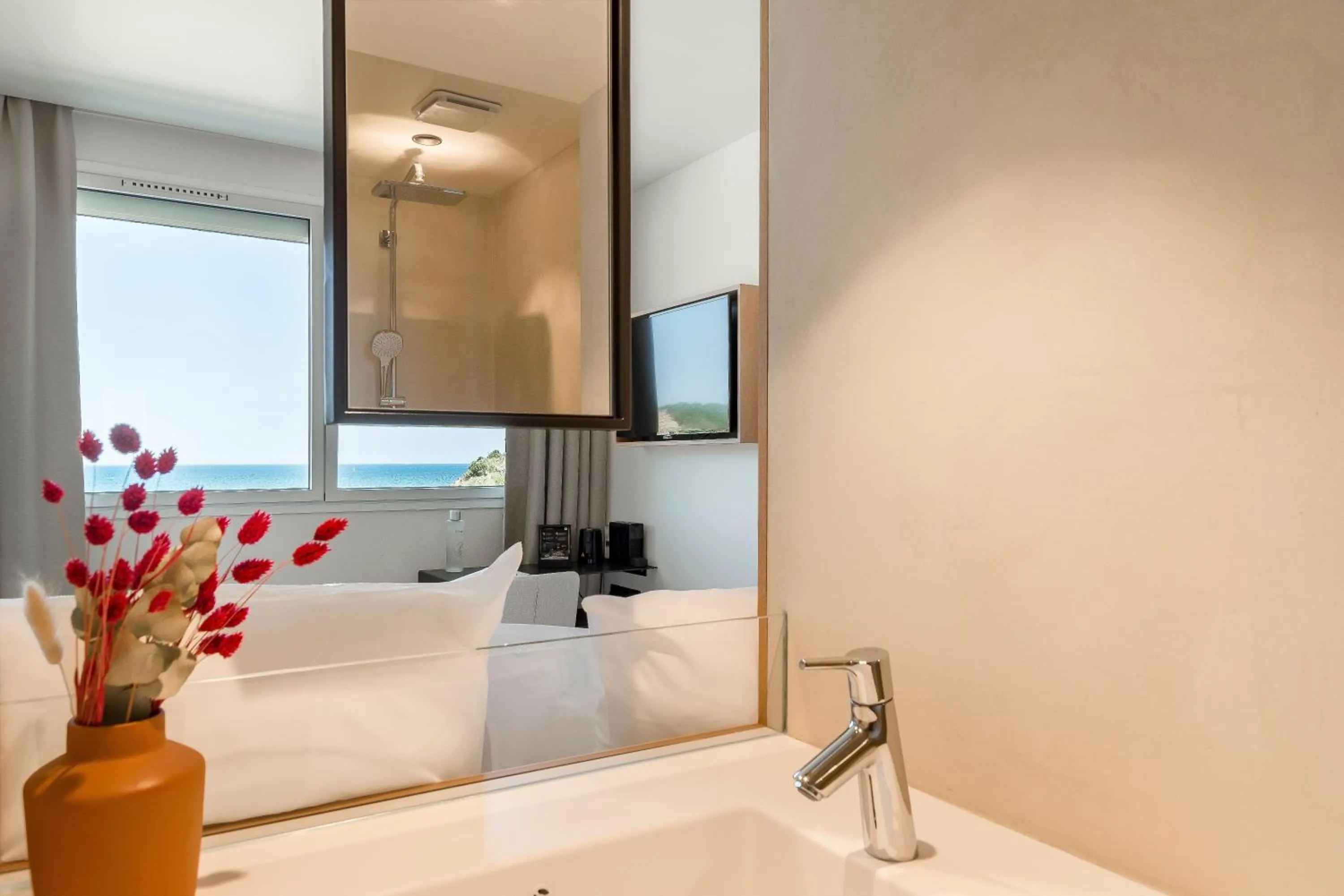 Bathroom, Bed in Les Elmes - Hôtel & Spa