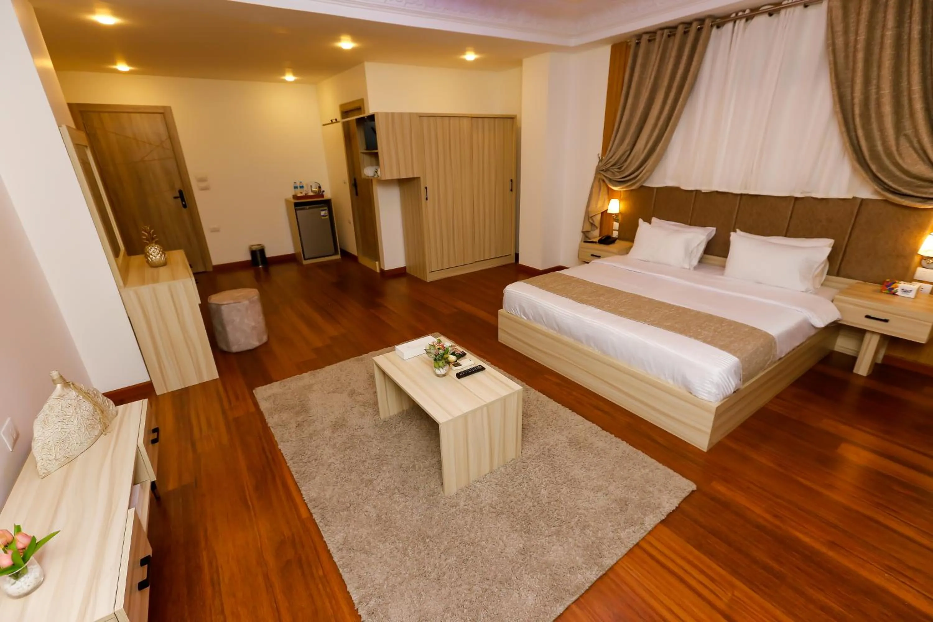 Photo of the whole room, Bed in Pyramid Edge Hotel & Exclusive Pyramids View Rooftop